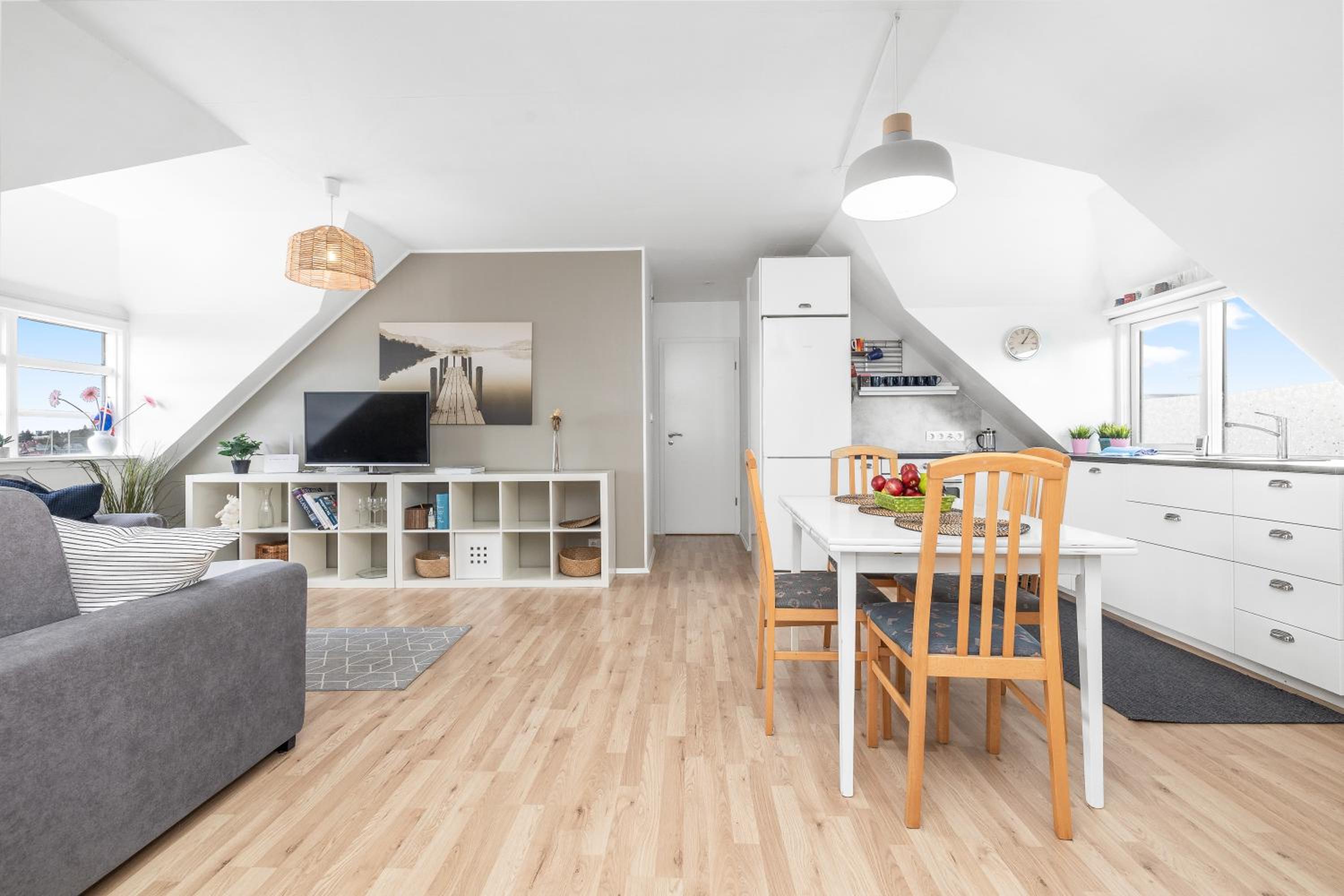 Bright I Airy 3BR Apartment view 4
