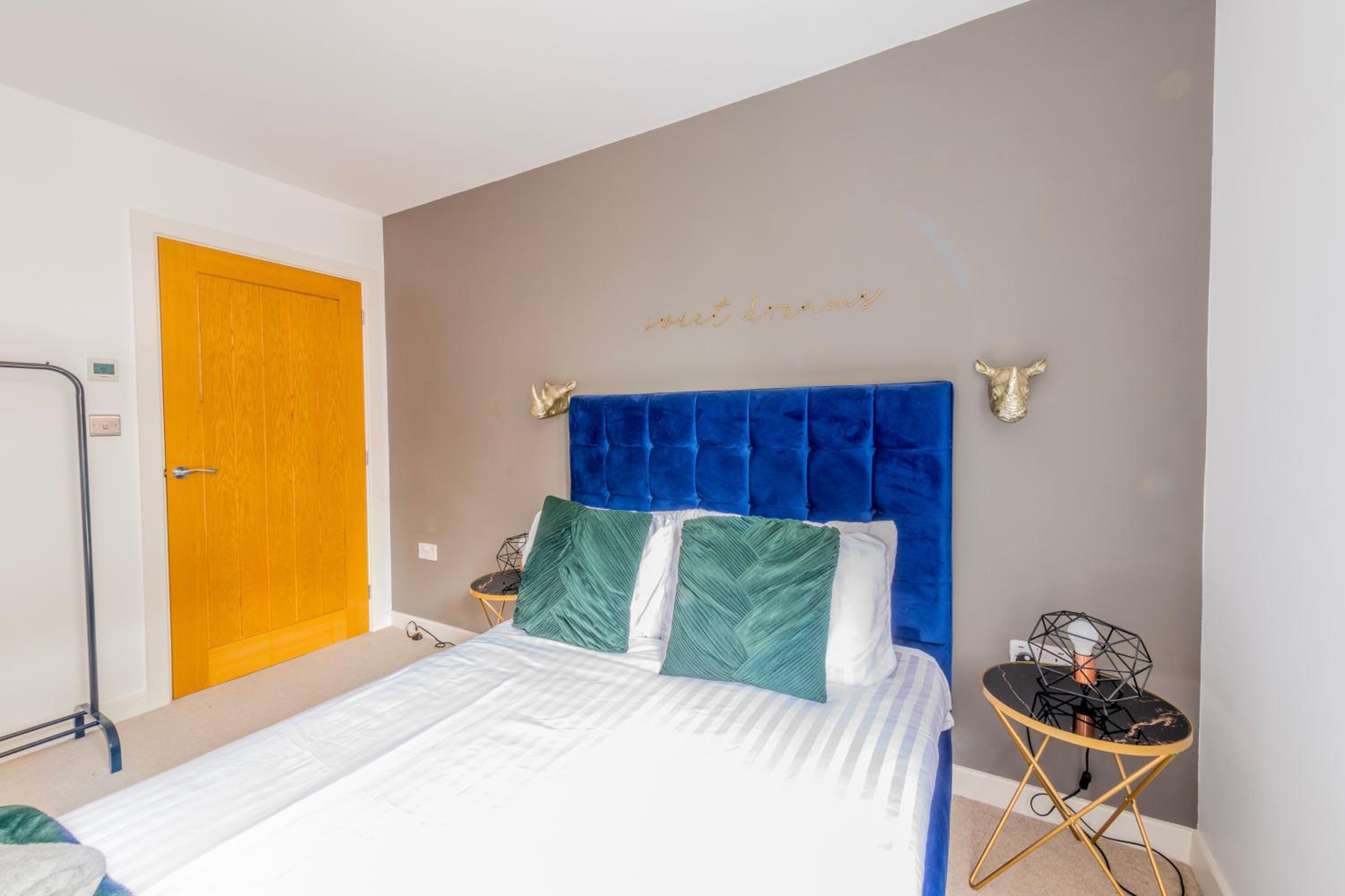 Centralised Abbey Yard Apartment by Prescott Apartments