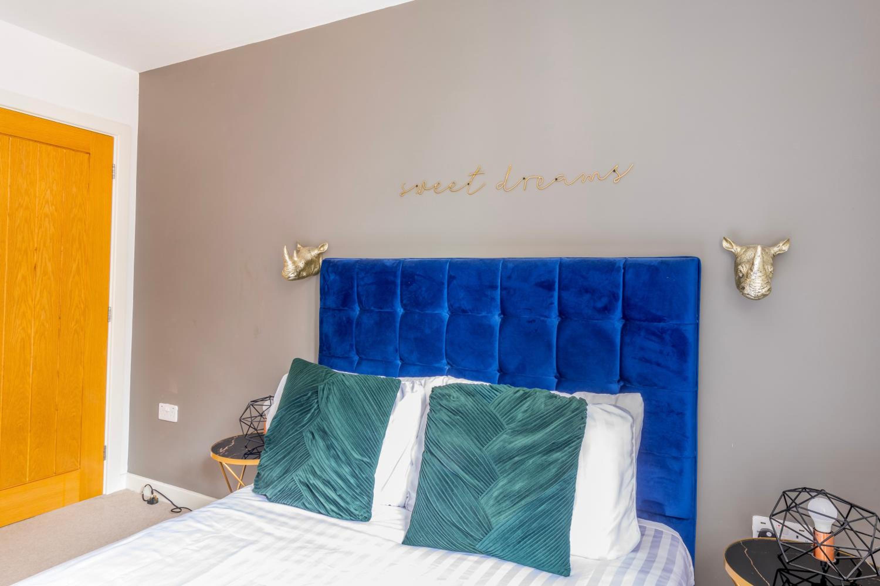 Centralised Abbey Yard Apartment by Prescott Apartments
