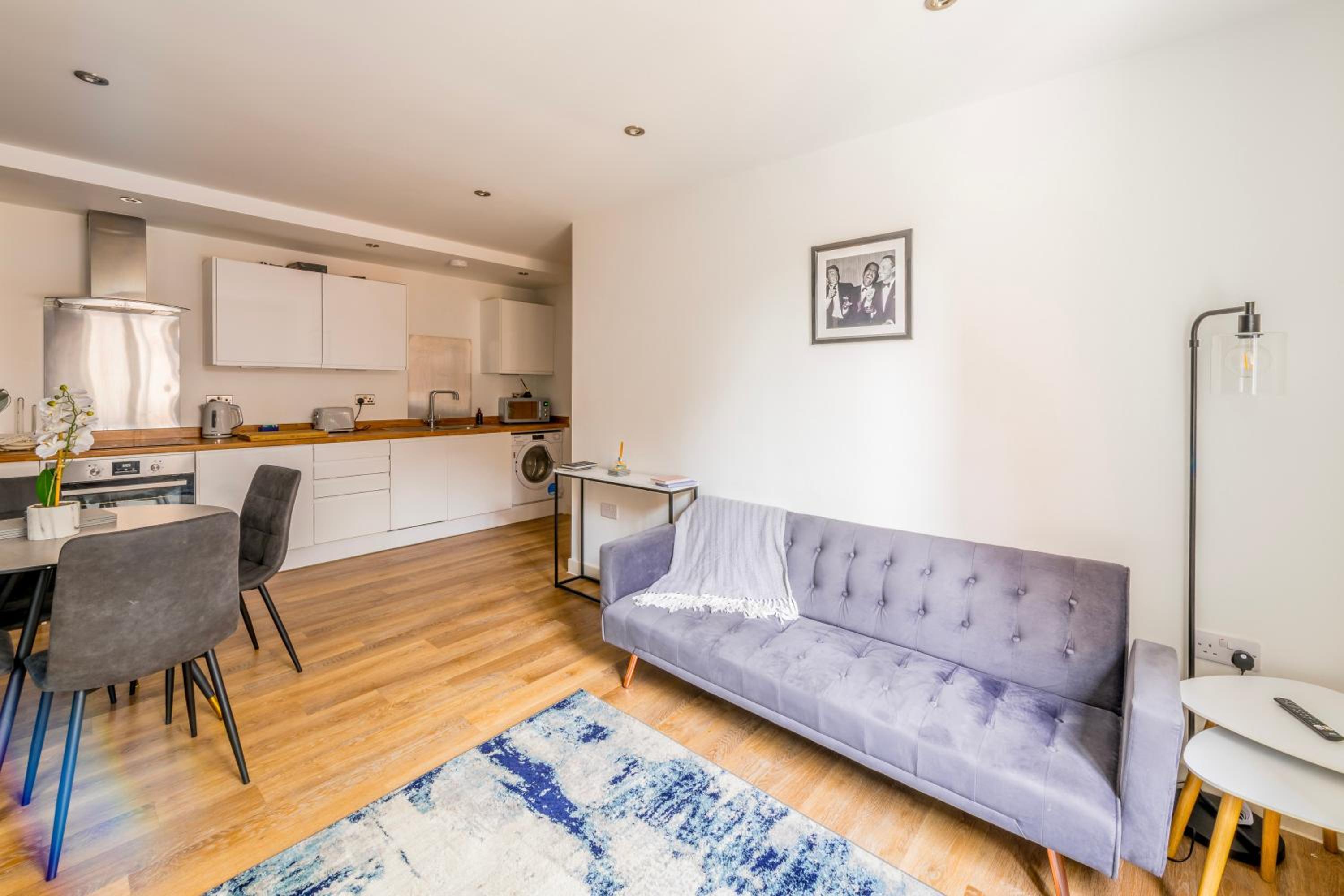 Centralised Abbey Yard Apartment by Prescott Apartments
