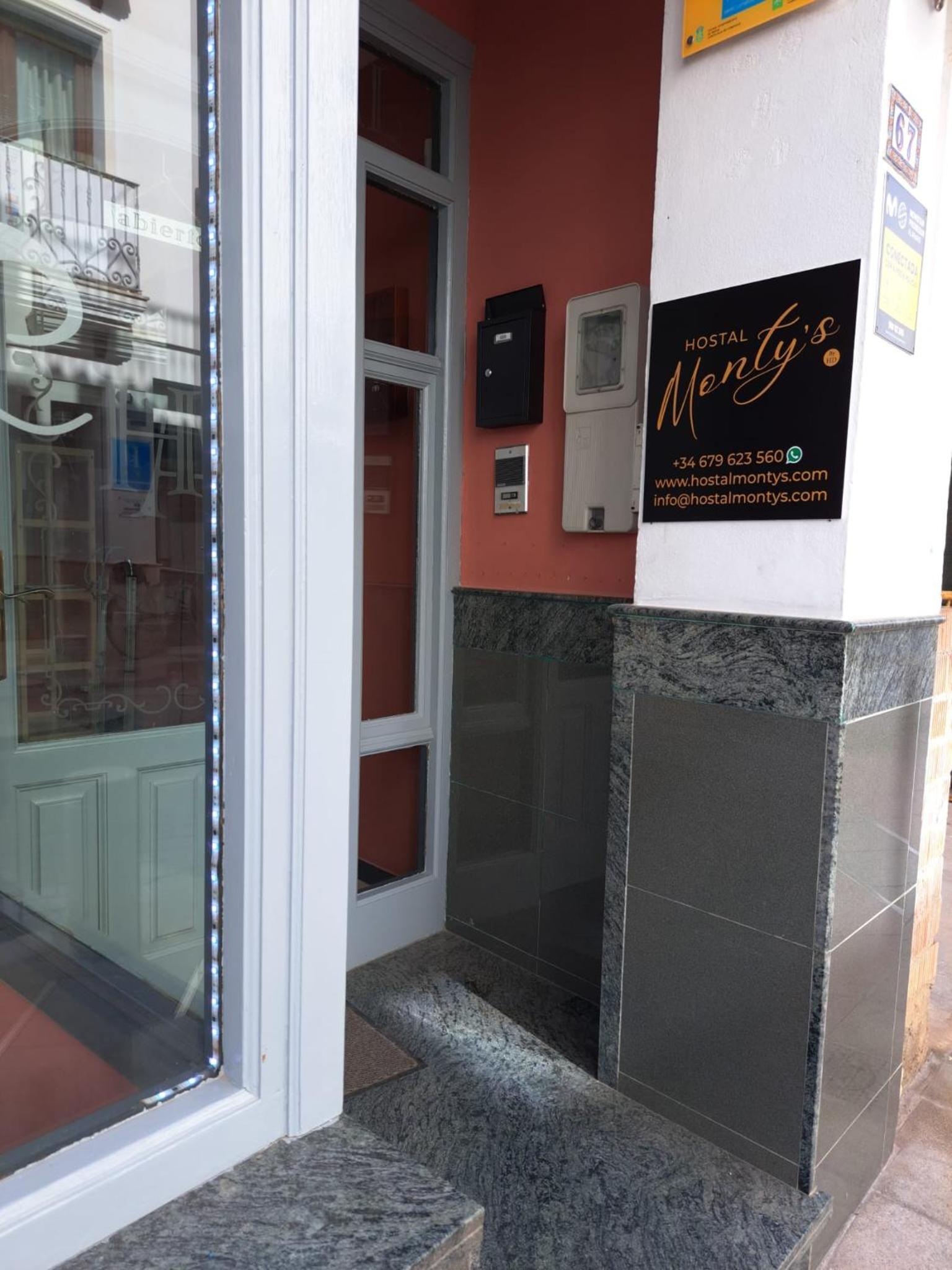 Hostal Montys