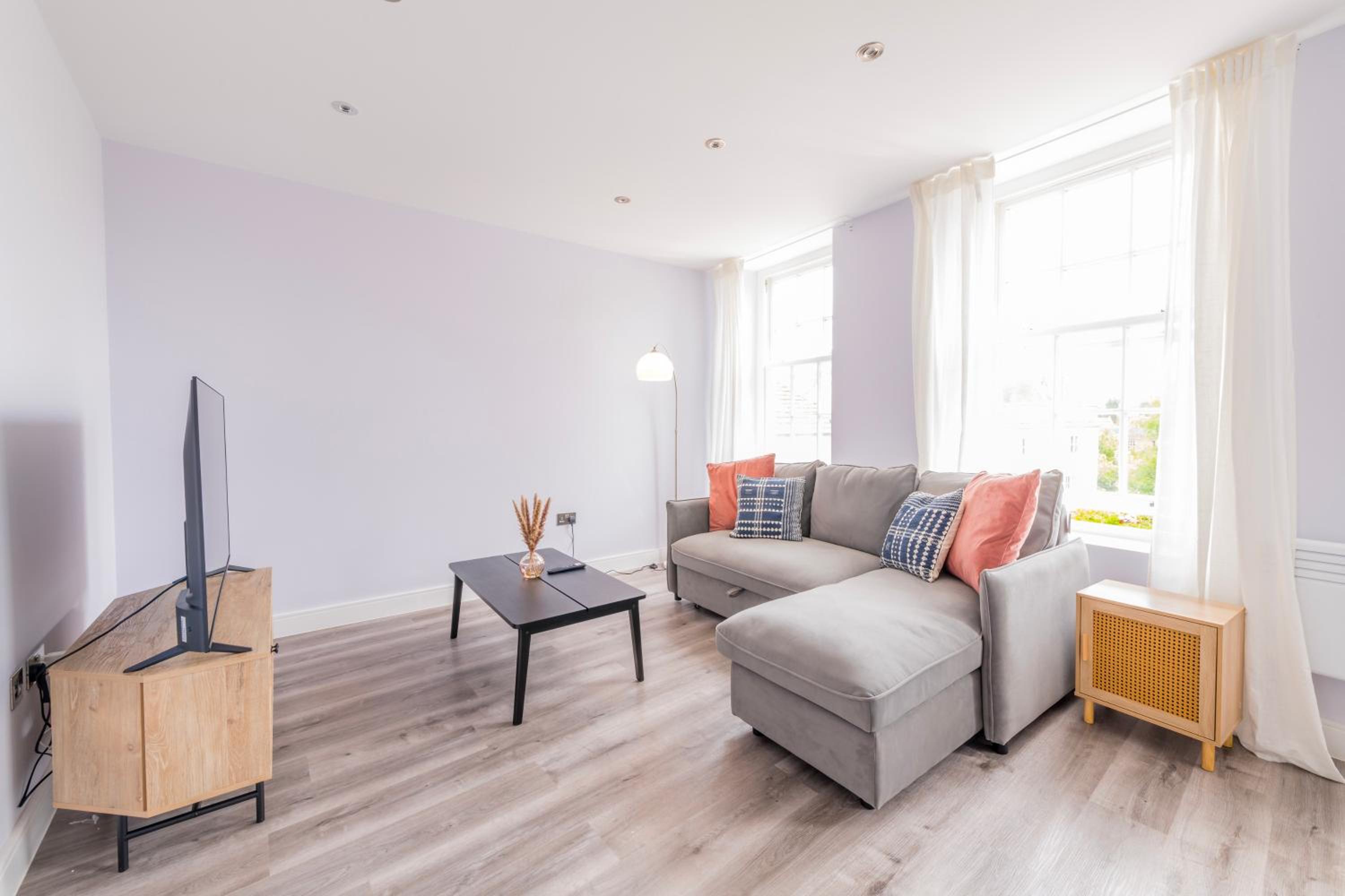 Modern Morris Mews - High Spec - 7 - Guests