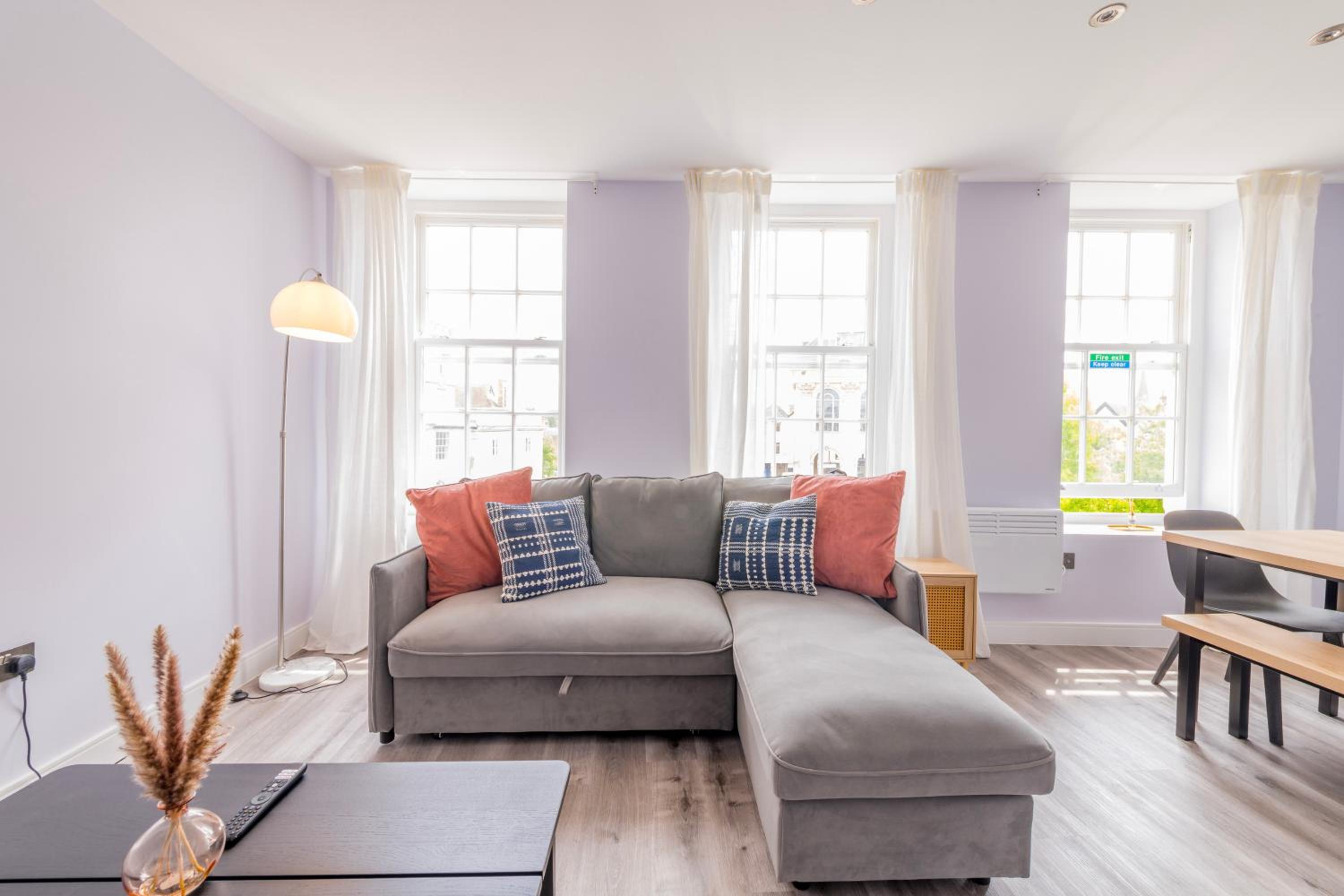 Modern Morris Mews - High Spec - 7 - Guests