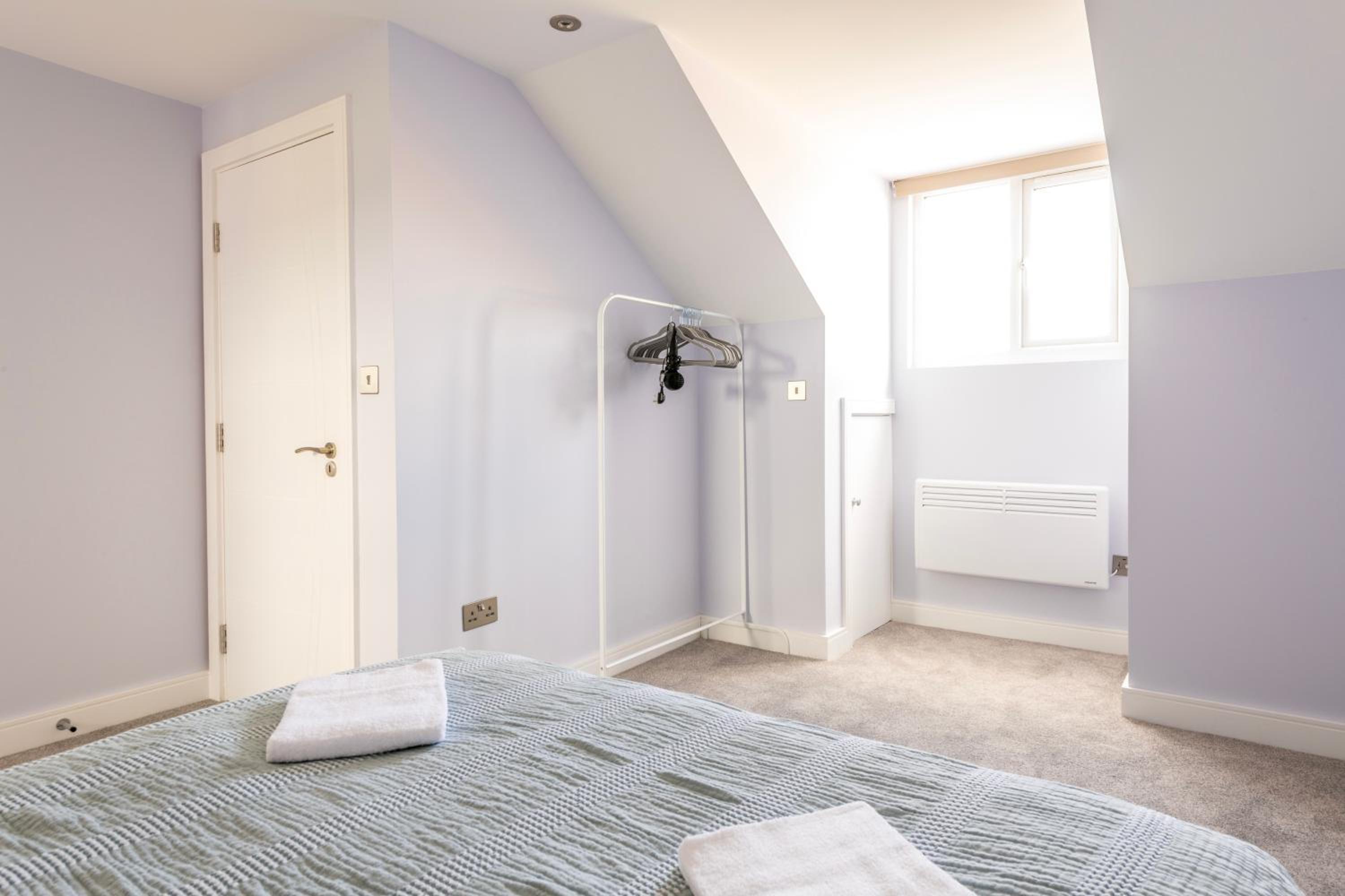 Modern Morris Mews - High Spec - 7 - Guests