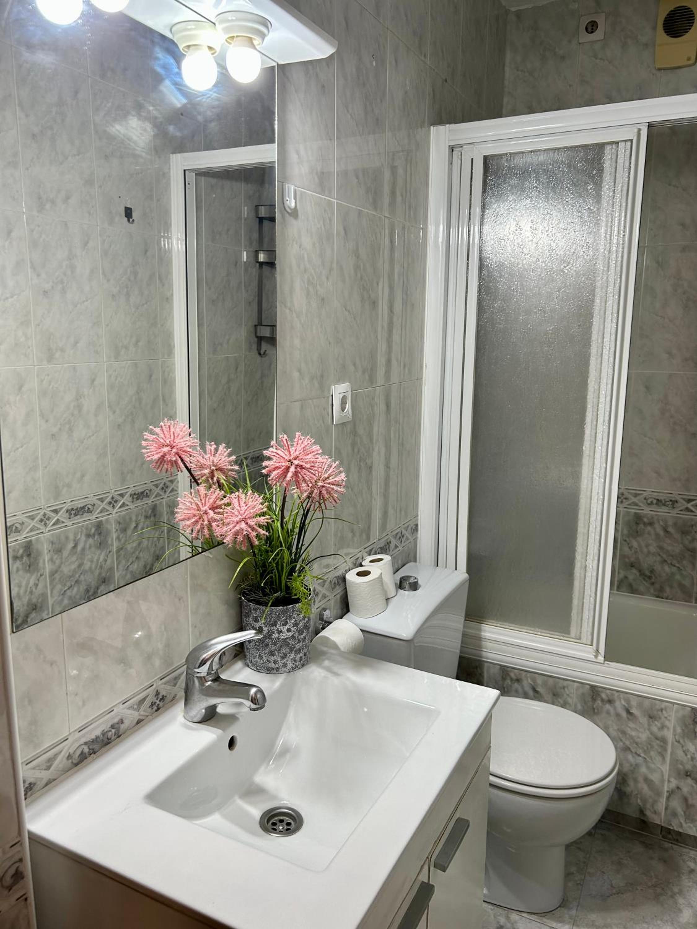 Getafe Vacations - Rooms Aguila - Property Image 12