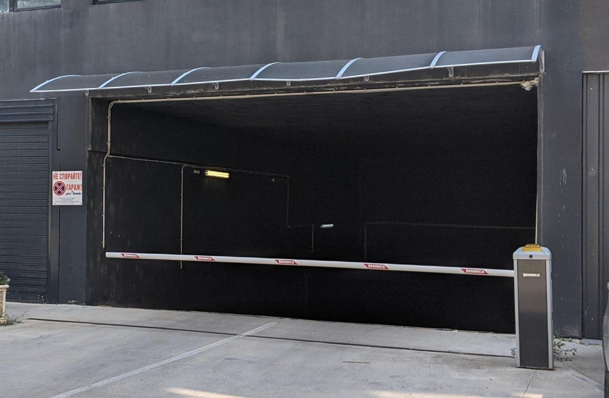 Lux 1 Apartment with Free Parking