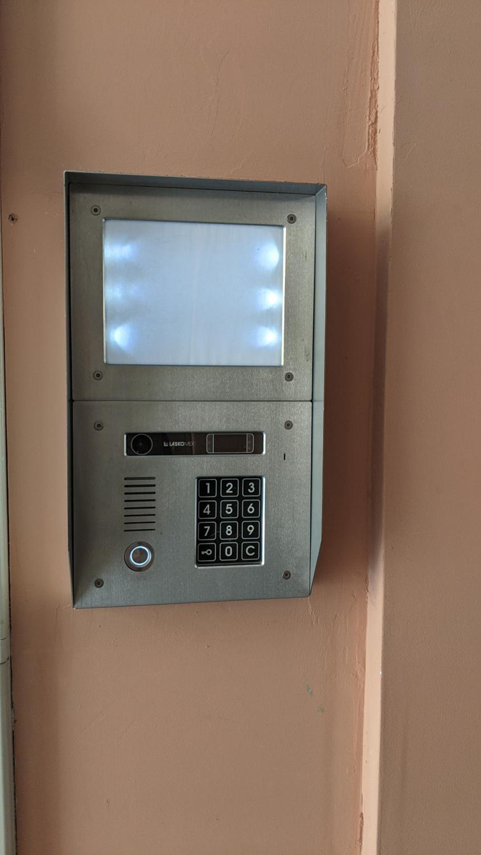 Lux 1 Apartment with Free Parking