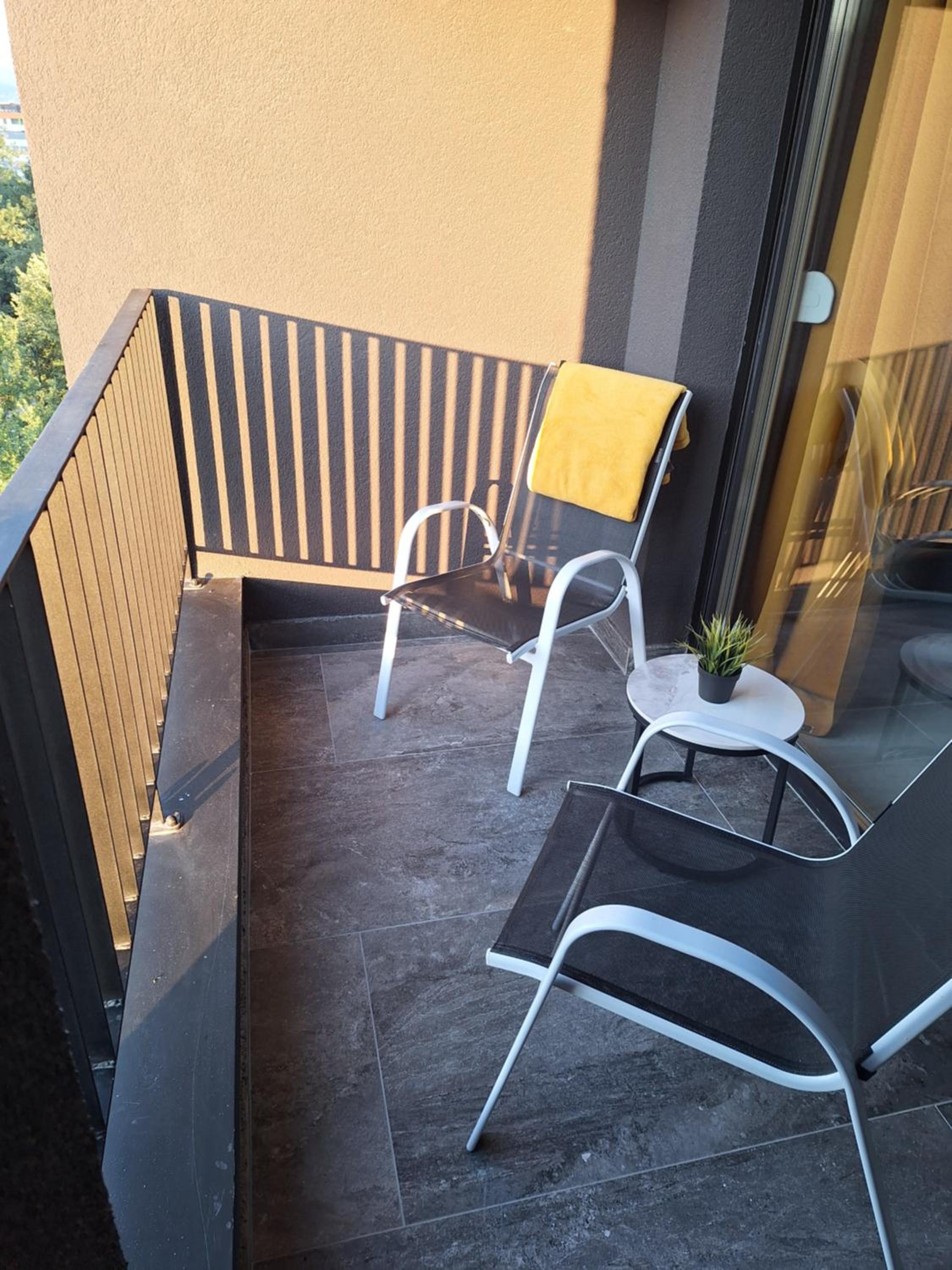 Blue Sky Apartment - Free Garage
