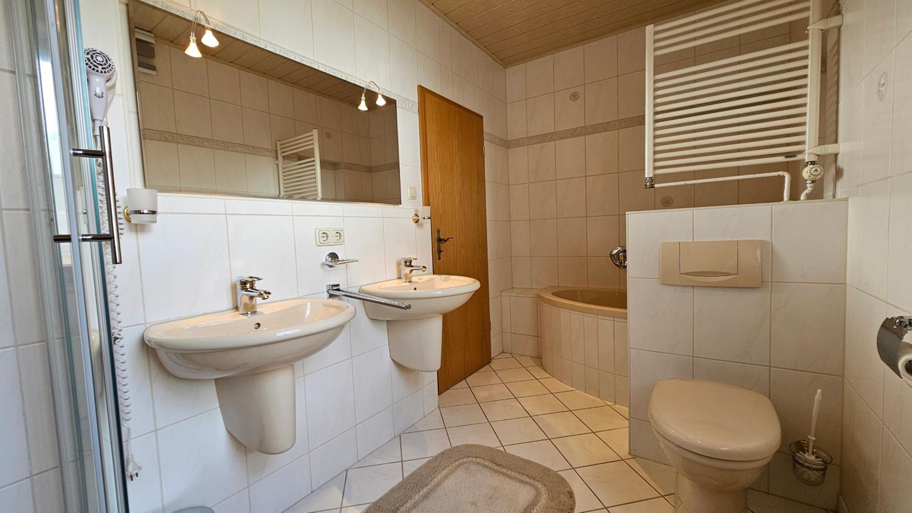 Pension Weiße Rose, Parkplatz, Frühstück, Wlan, Zentral