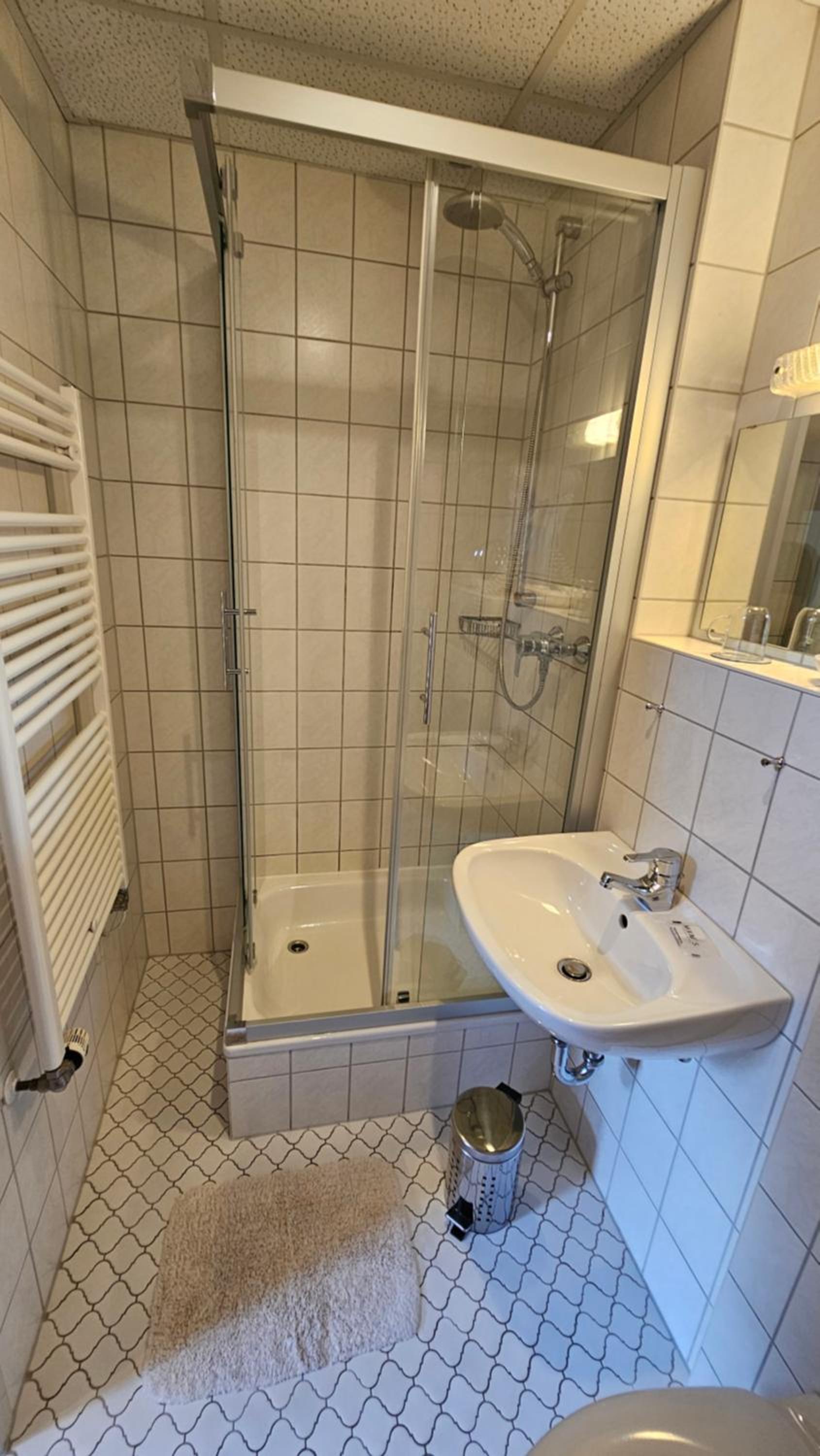 Pension Weiße Rose, Parkplatz, Frühstück, Wlan, Zentral