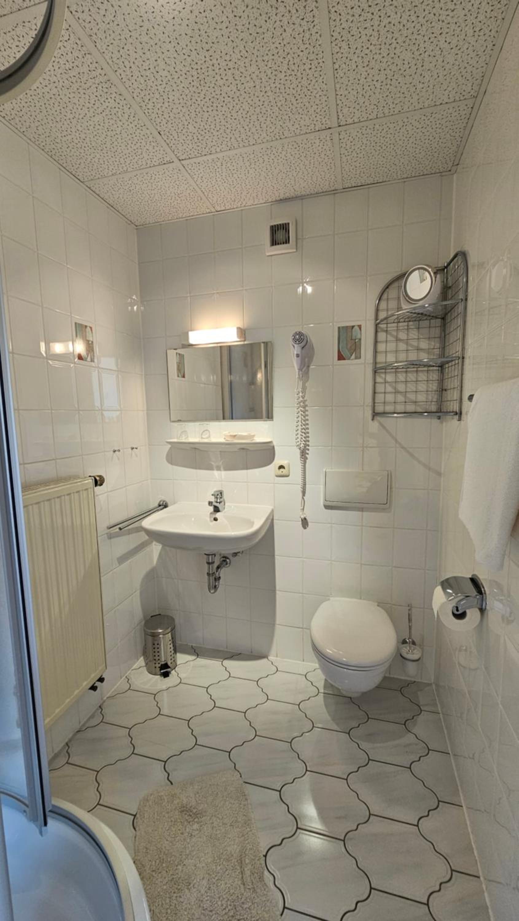 Pension Weiße Rose, Parkplatz, Frühstück, Wlan, Zentral