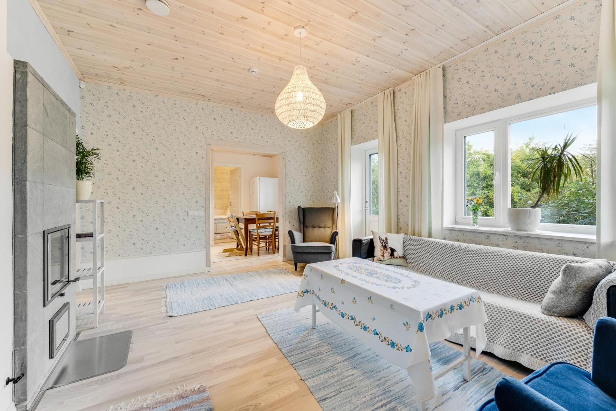 Leete Residence- 3BR family friendly home with huge garden&free parking view 4