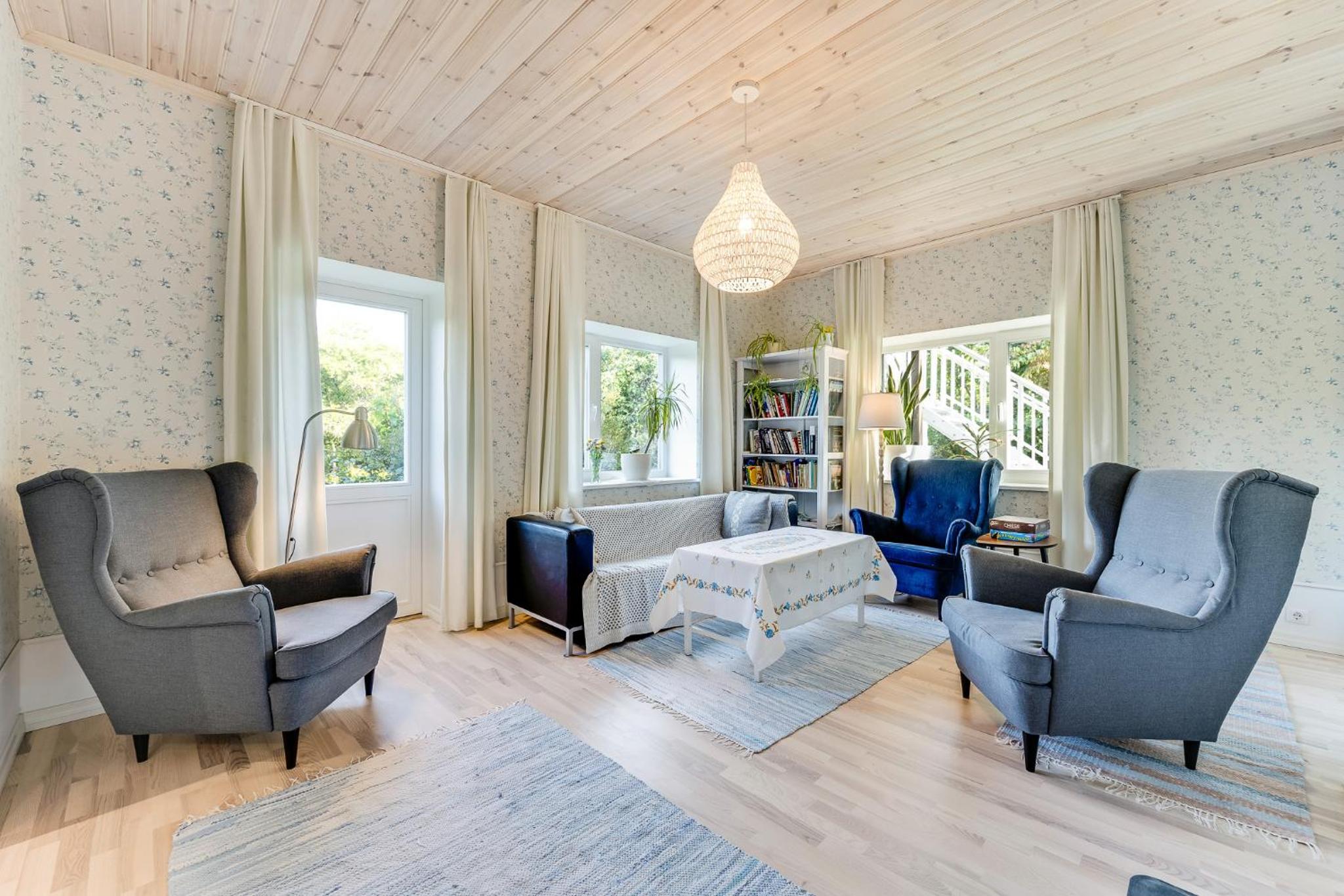 Leete Residence- 3BR family friendly home with huge garden&free parking view 3