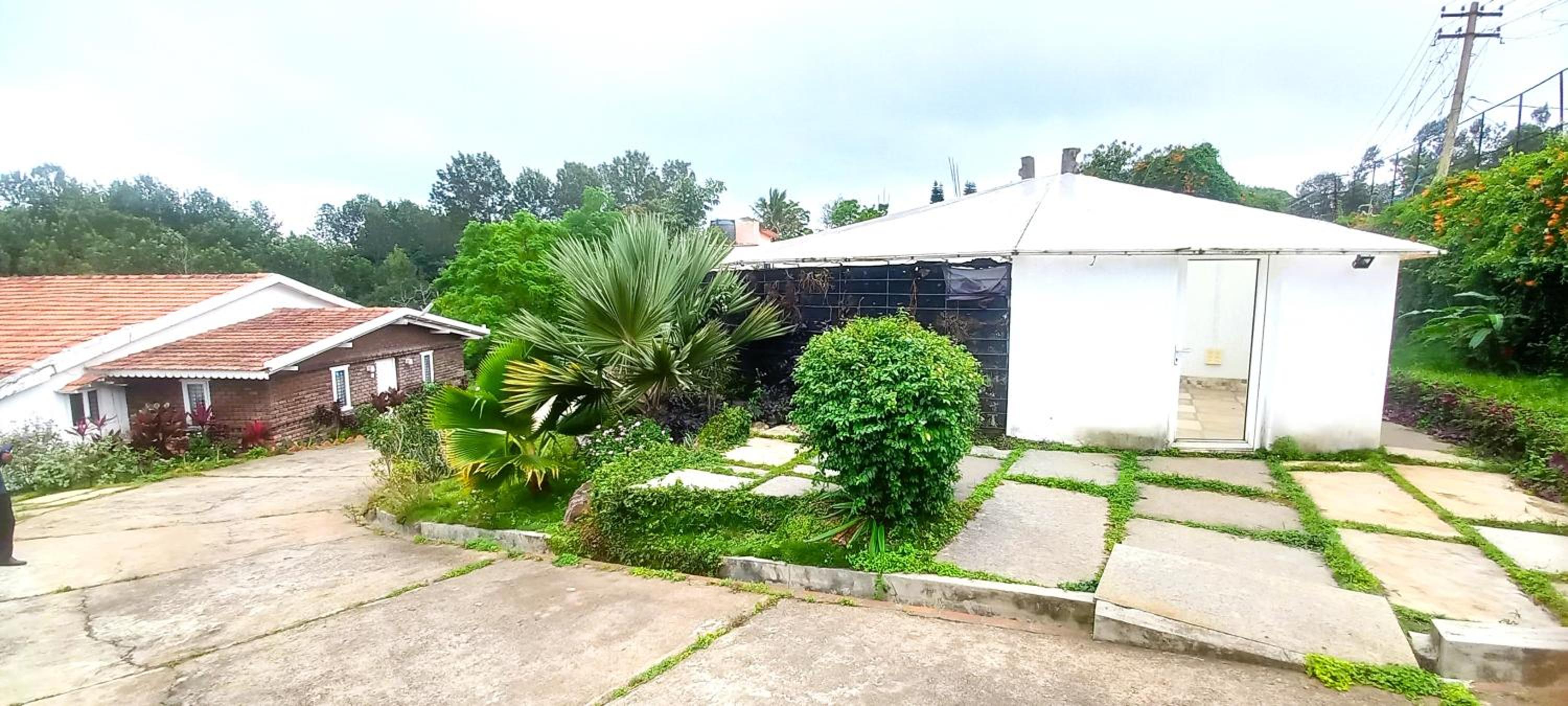 iSTAYS - The Colonial Villa, Yercaud view 3