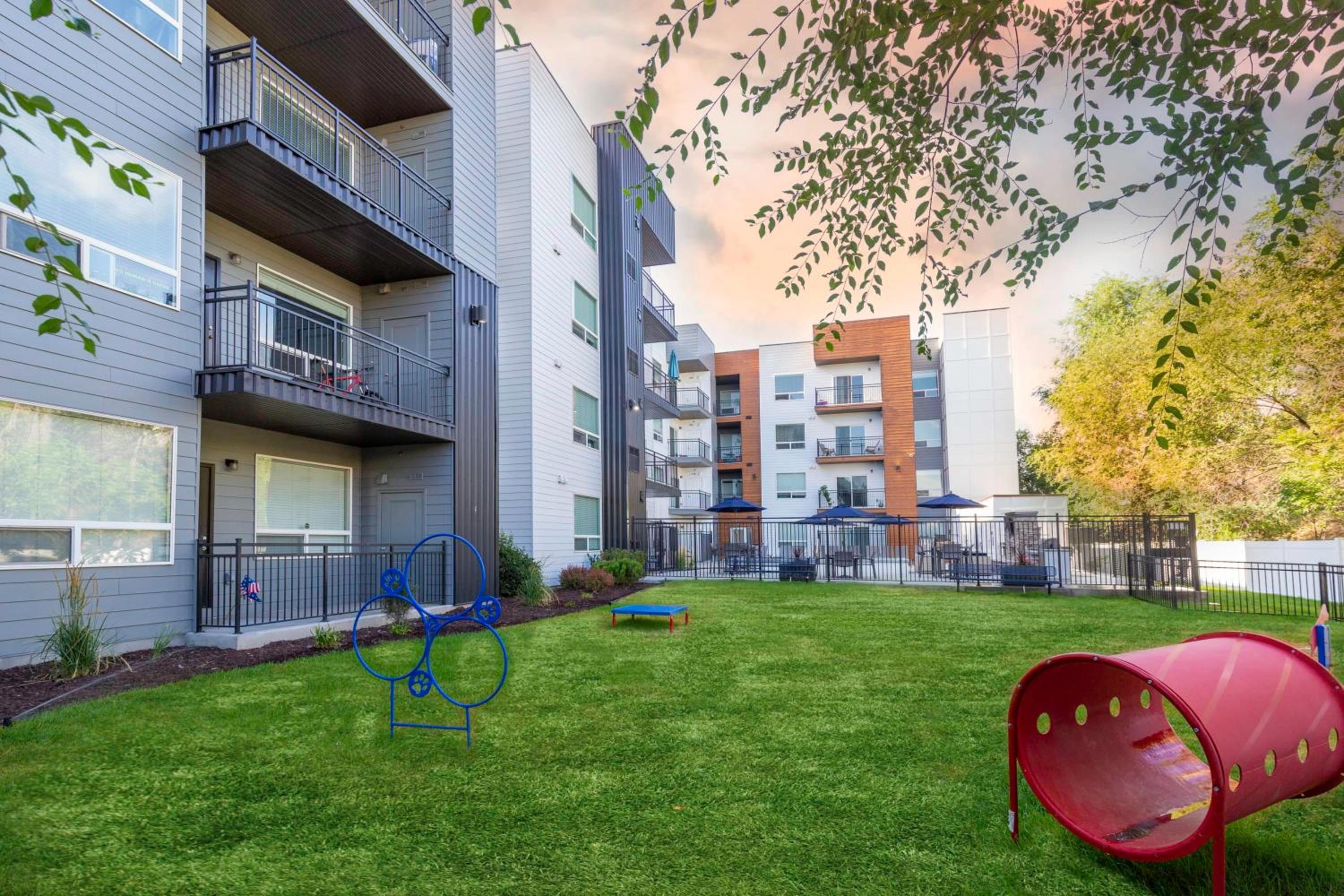 Hotel Stylish Apartment Close to Attractions - Image 1