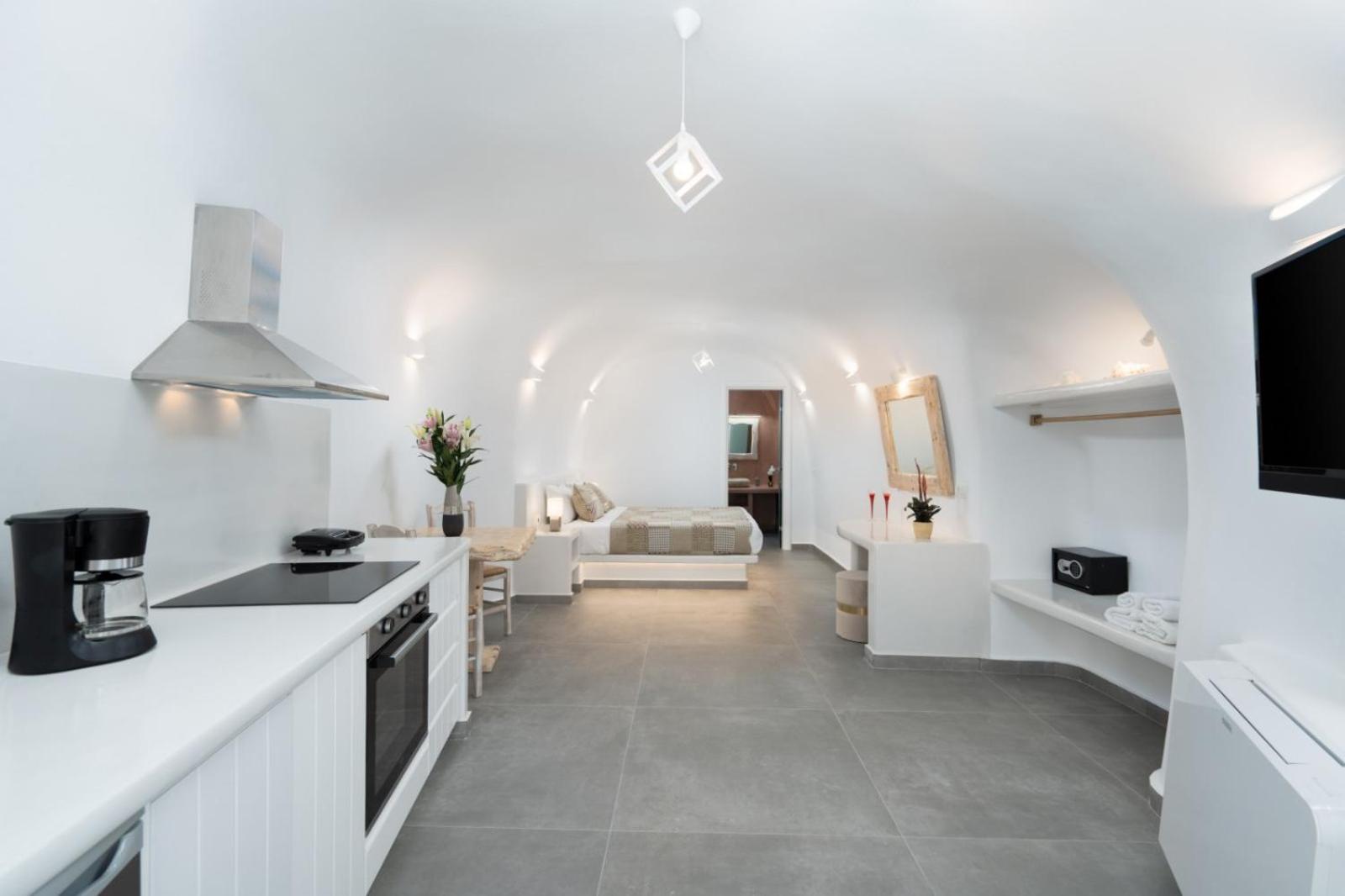 NEW Yiota Collection 4 Suites & 4 Prive Jacuzzi view 5