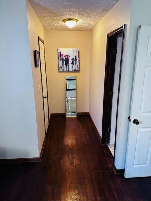 Peaceful Bungalow Getaway 10min Airport & Downtown view 3