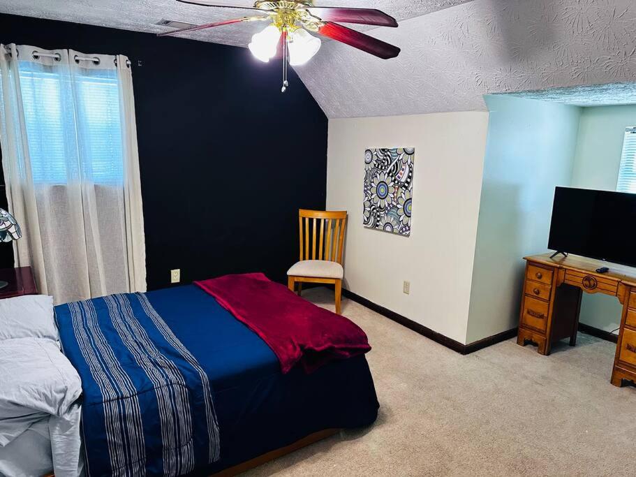 Peaceful Bungalow Getaway 10min Airport & Downtown view 5
