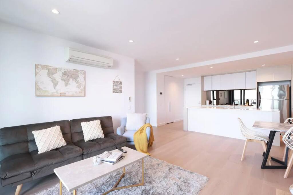 44D Stunning Ocean view 3Bedroom Abnb Apartment with Free parking