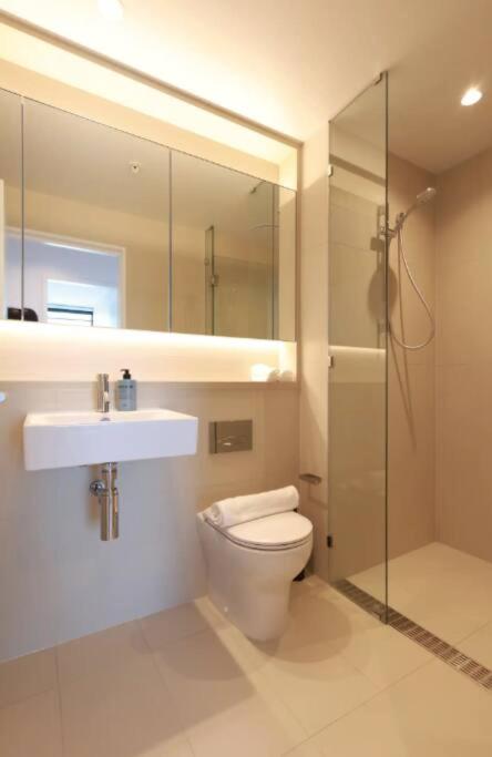 44D Stunning Ocean view 3Bedroom Abnb Apartment with Free parking