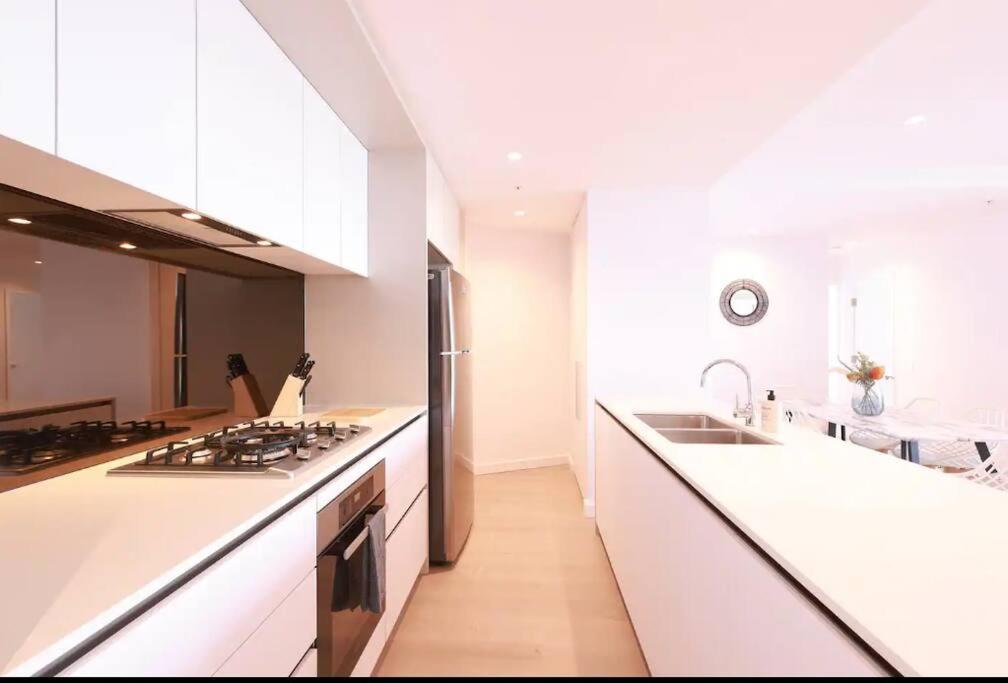 44D Stunning Ocean view 3Bedroom Abnb Apartment with Free parking