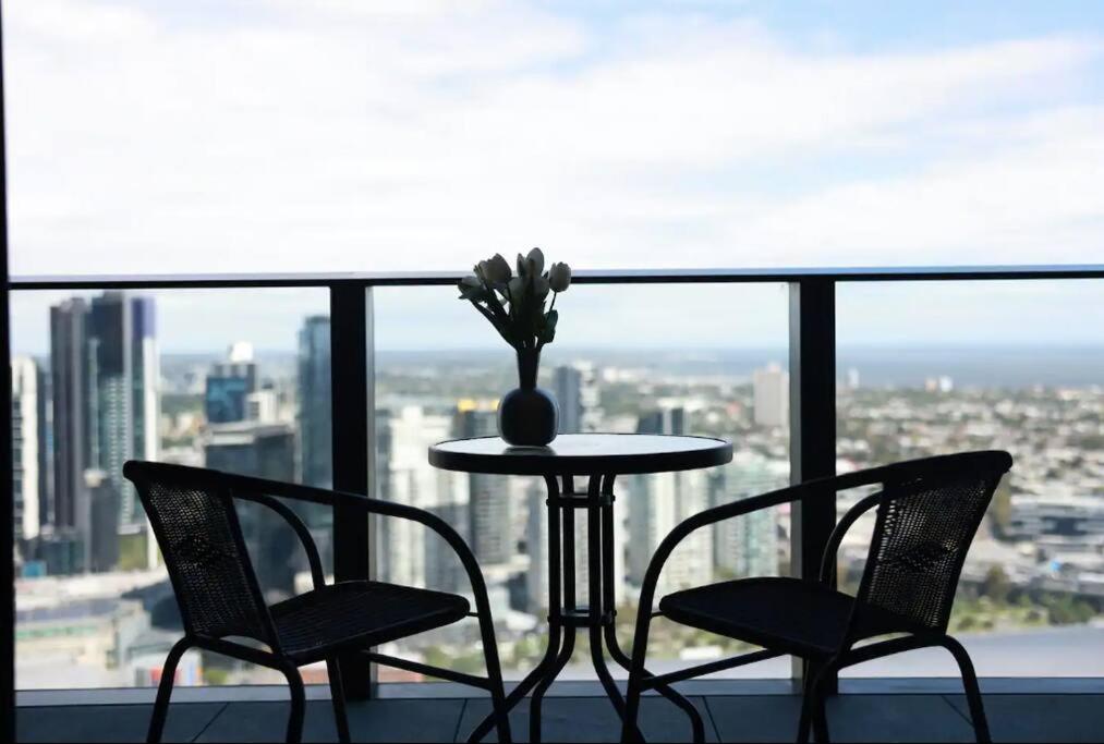 44D Stunning Ocean view 3Bedroom Abnb Apartment with Free parking