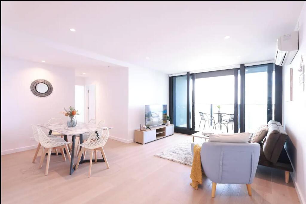 44D Stunning Ocean view 3Bedroom Abnb Apartment with Free parking