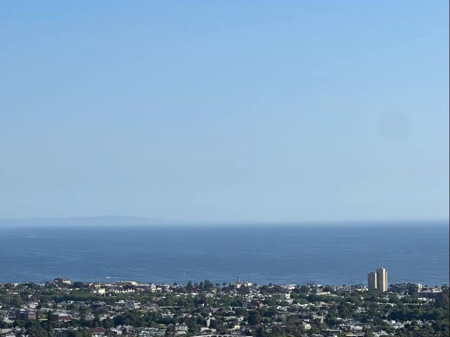 44D Stunning Ocean view 3Bedroom Abnb Apartment with Free parking
