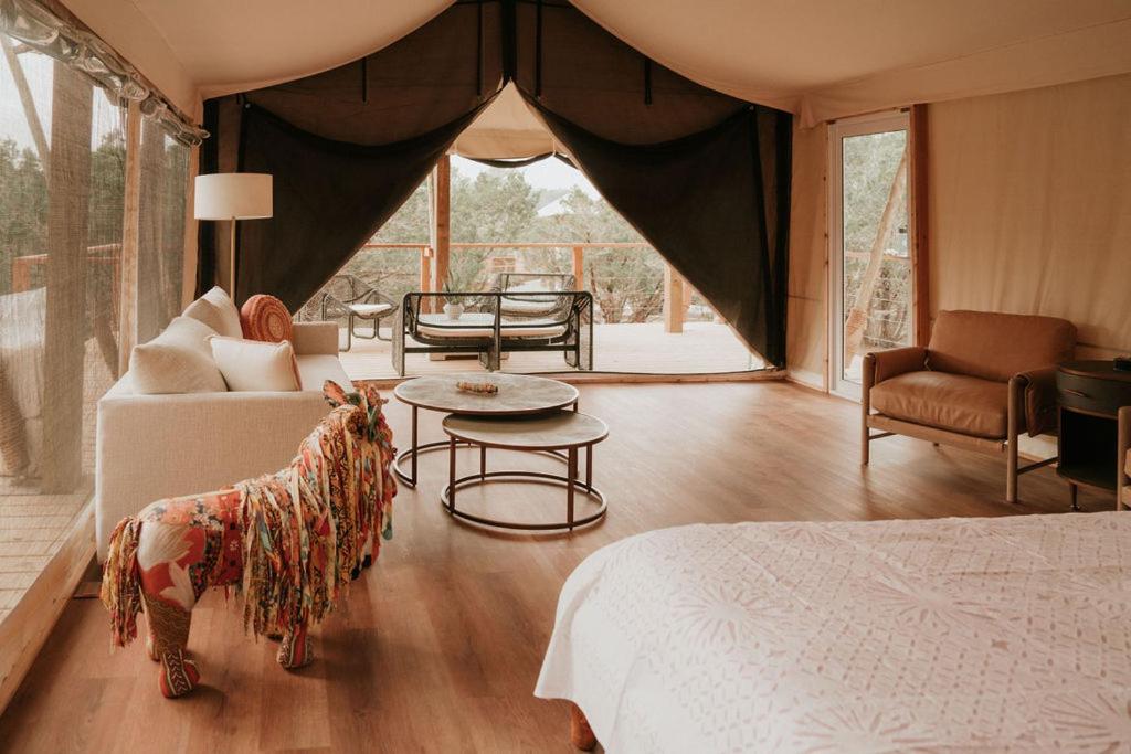 Flint and Flowers - Property Image 139
