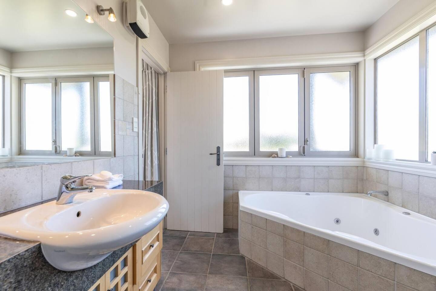 Luxurious Alpine Retreat view 2