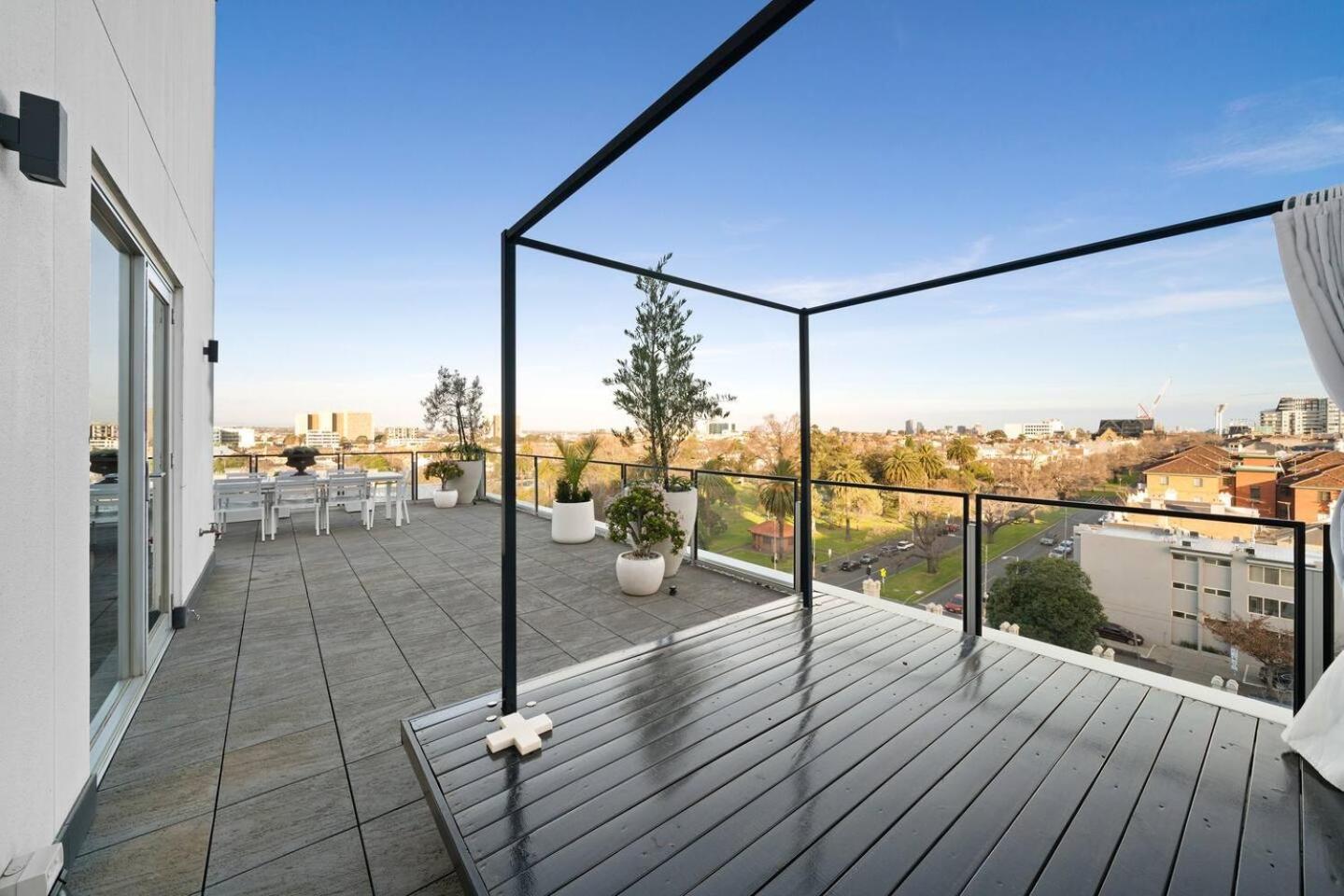 Stellar Lux Living, Pool and Gym