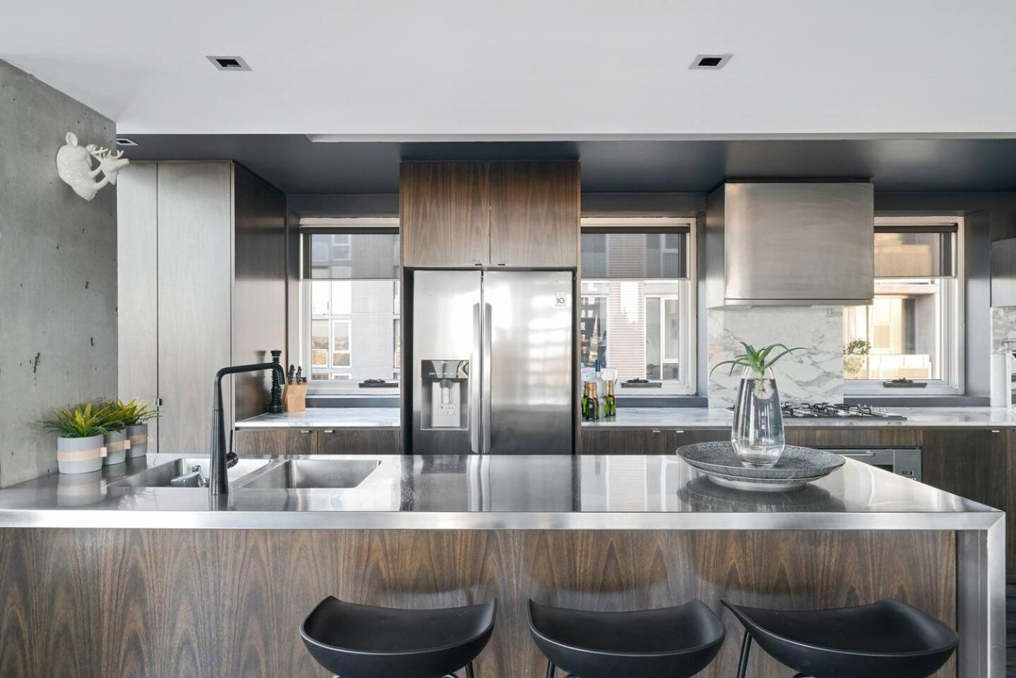 Stellar Lux Living, Pool and Gym