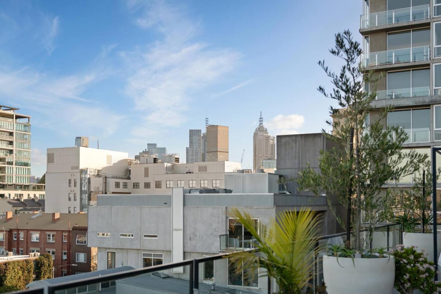 Stellar Lux Living, Pool and Gym