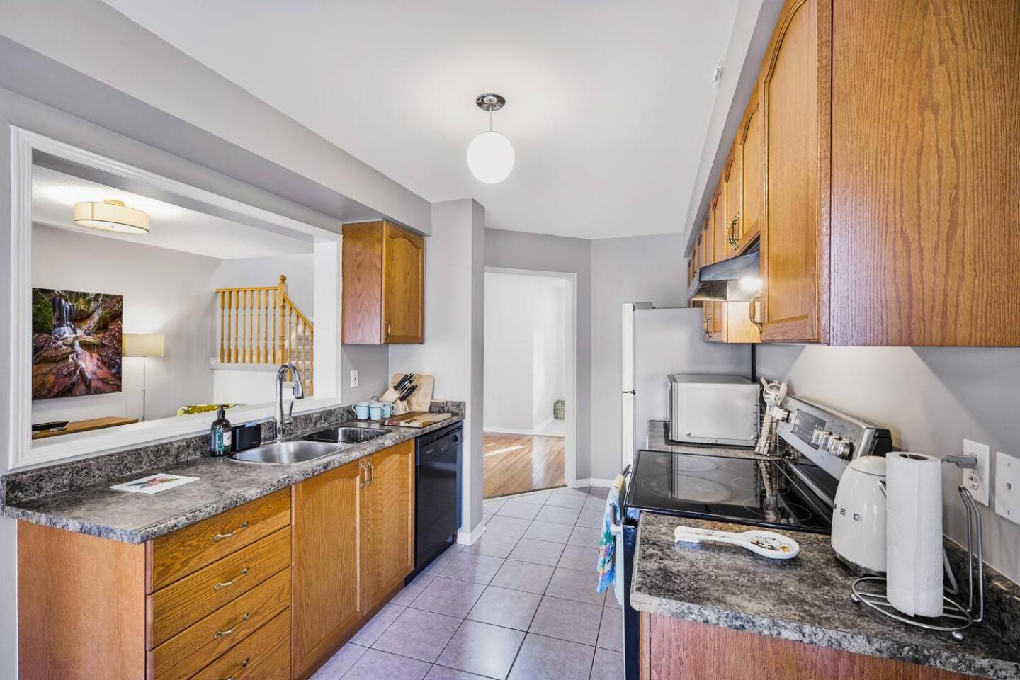 Spacious Whitby Haven 3BR Home and Parking