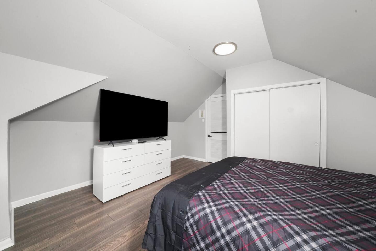 Gorgeous 5 BR Gem with Games view 4
