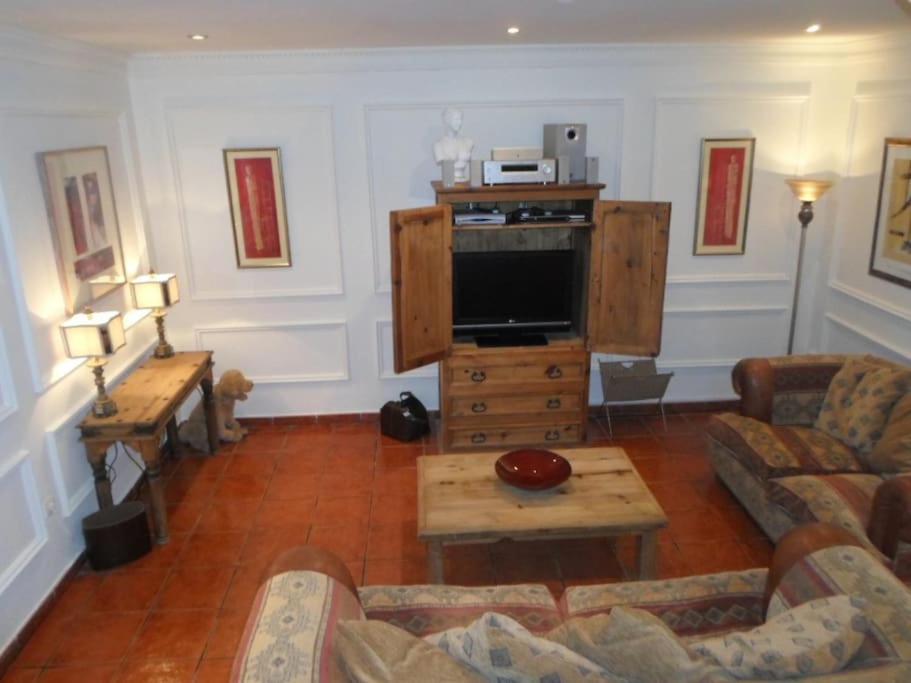 023 Enchanting 4 Bed Traditional Townhouse in Benalmadena Costa view 4