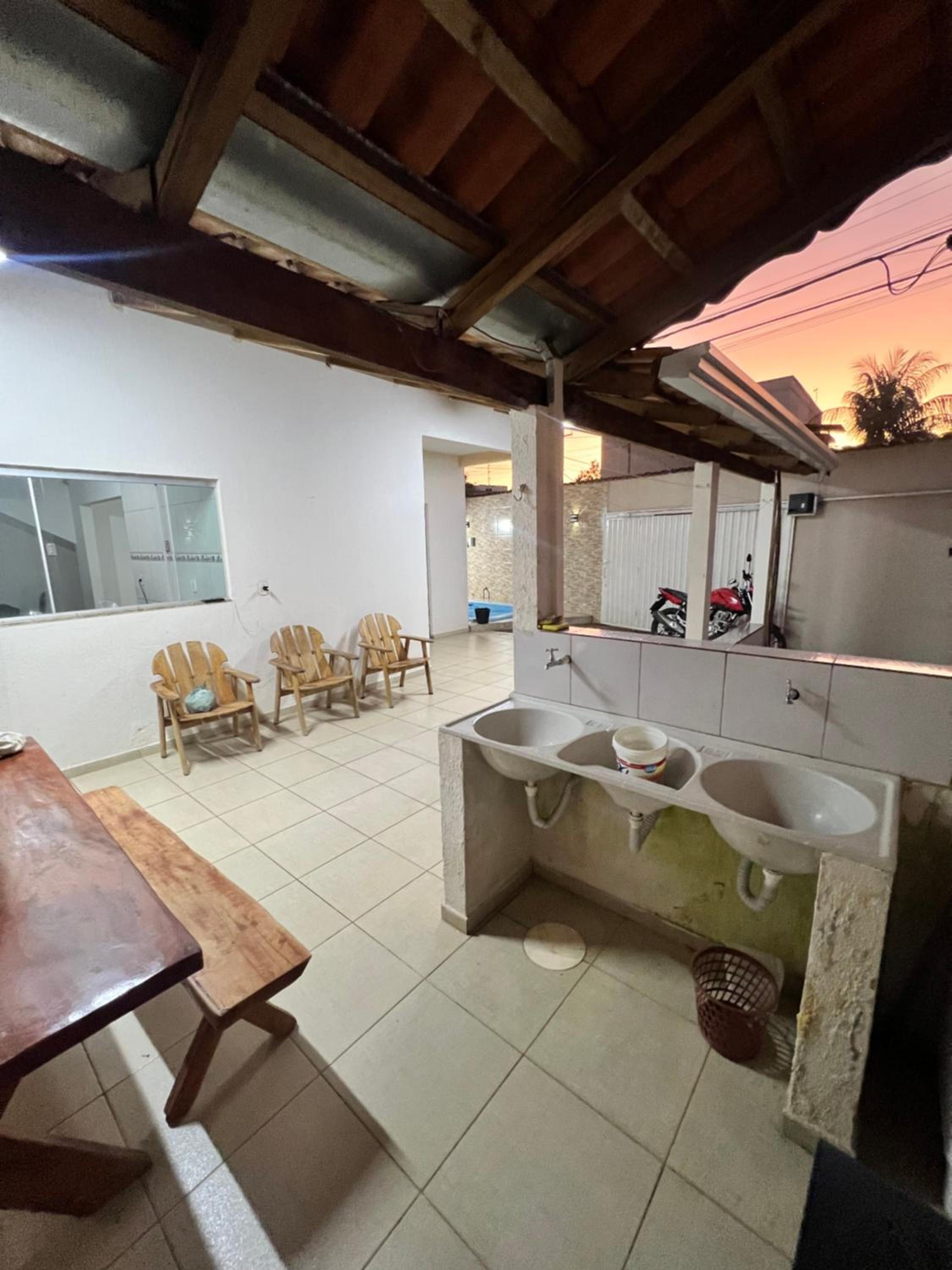 Duplex familiar com piscina de aquecimento solar