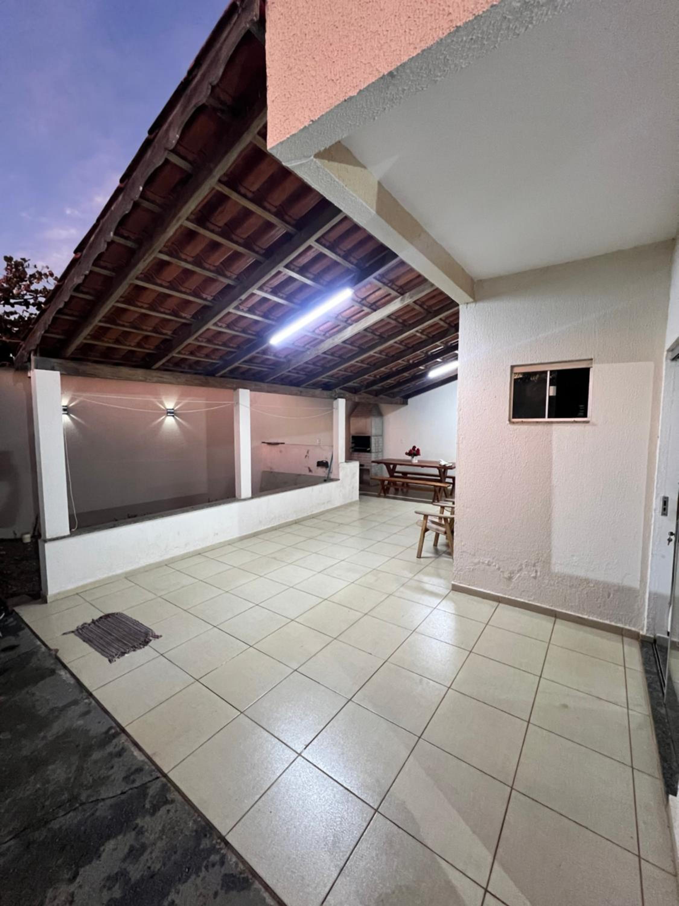 Duplex familiar com piscina de aquecimento solar