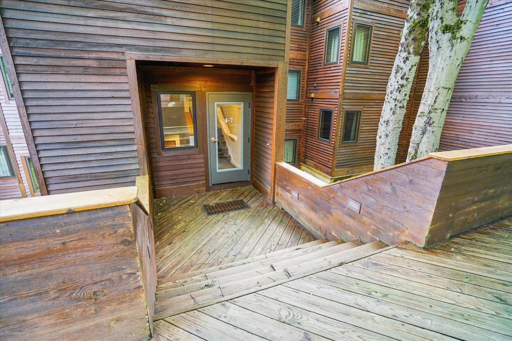 Highridge E7 Sauna, Ski Access, sports center view 2