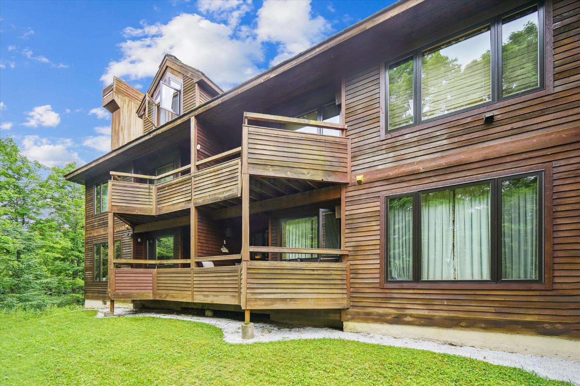 Highridge E7 Sauna, Ski Access, sports center view 4