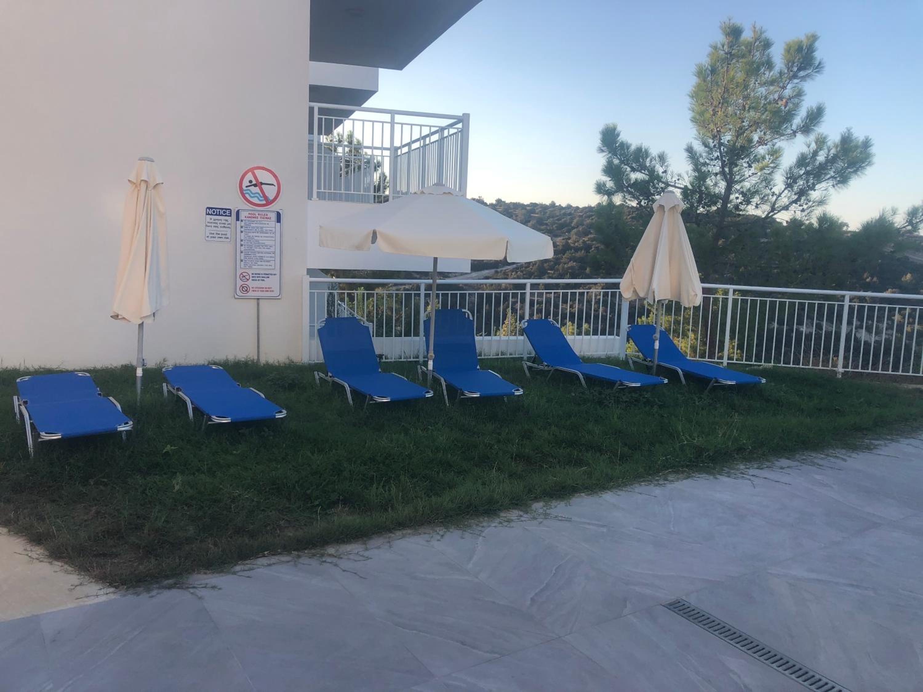 AKAMAS THRONE APARTMENTS