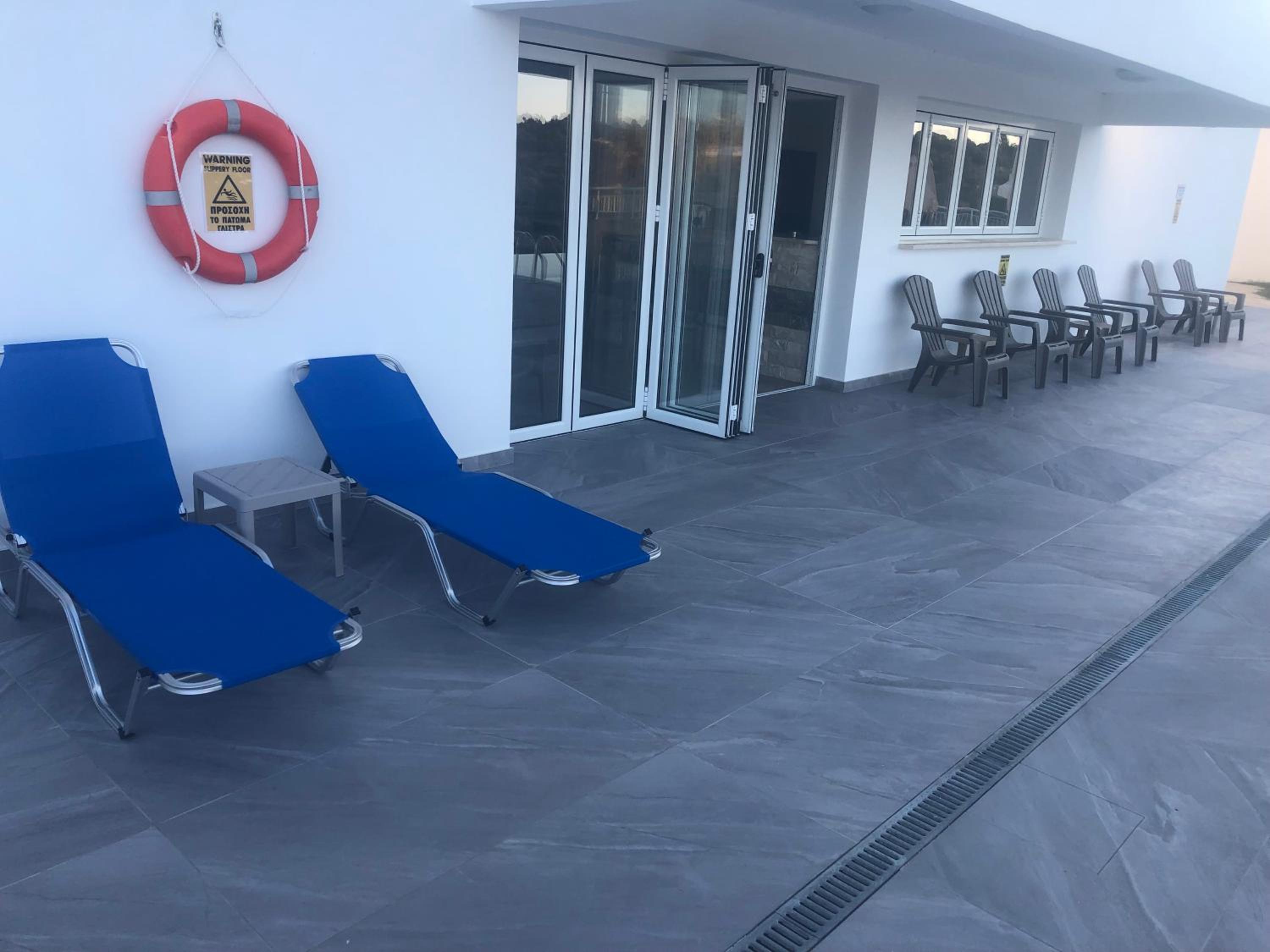 AKAMAS THRONE APARTMENTS