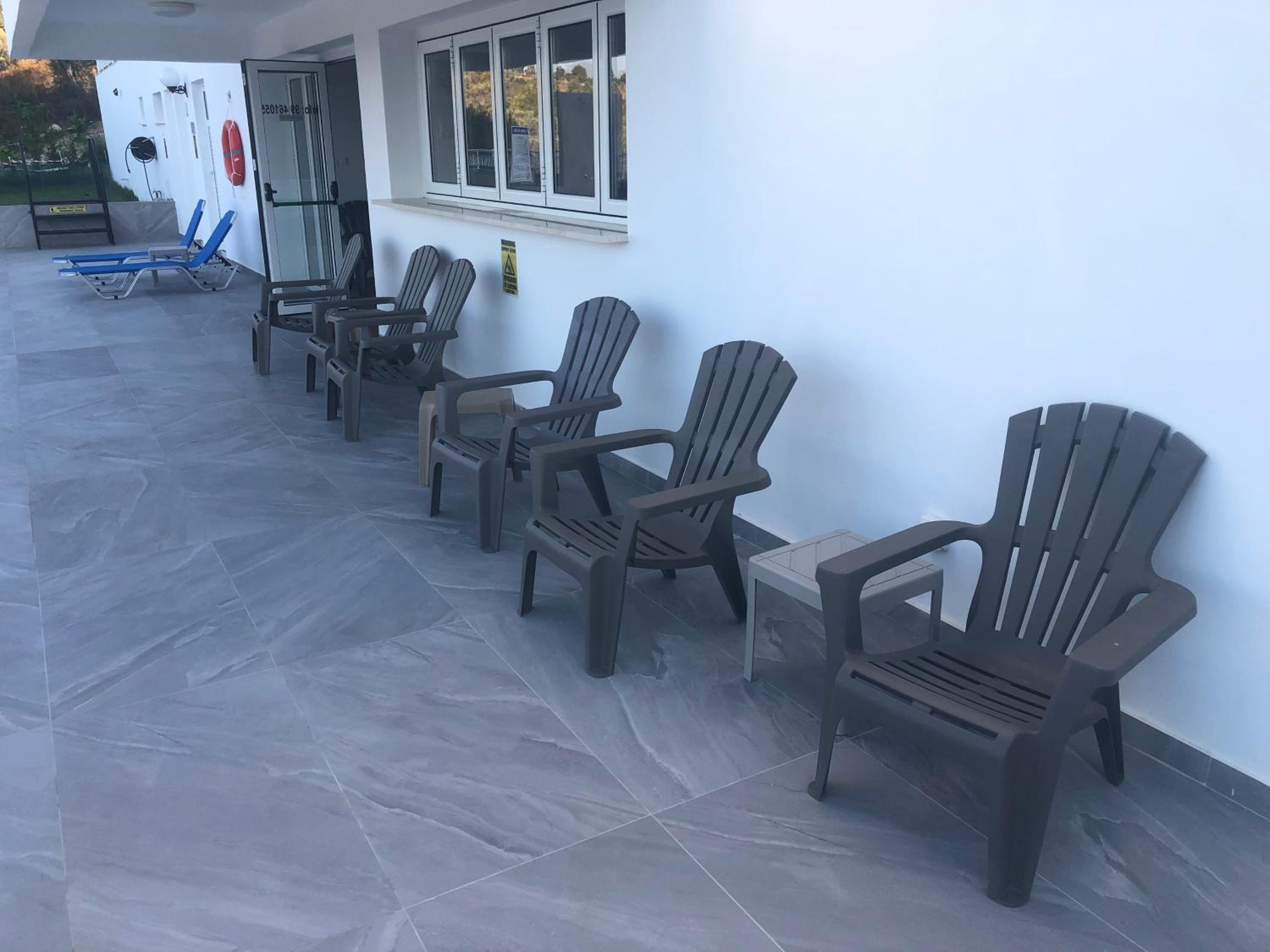 AKAMAS THRONE APARTMENTS