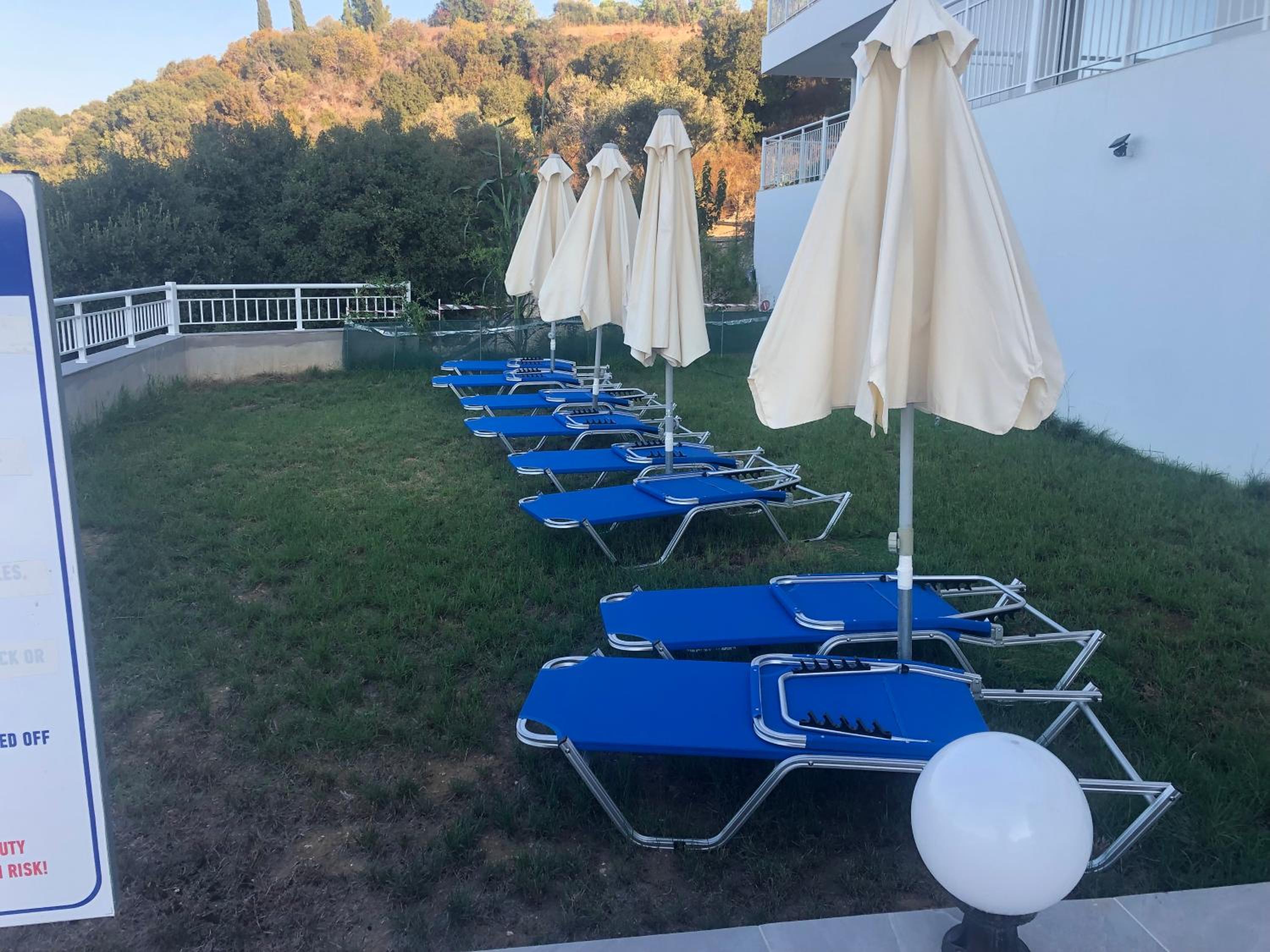 AKAMAS THRONE APARTMENTS