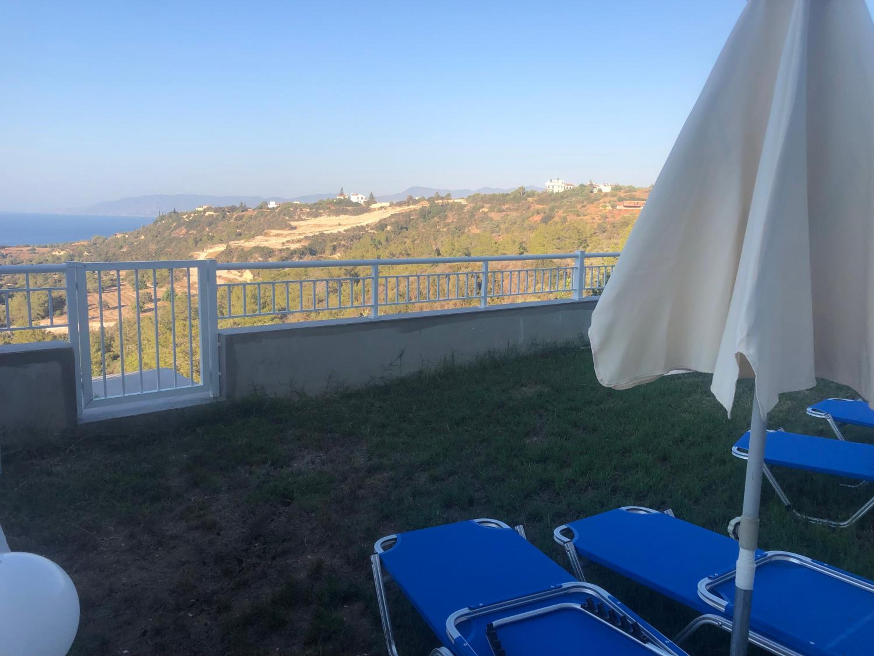 AKAMAS THRONE APARTMENTS