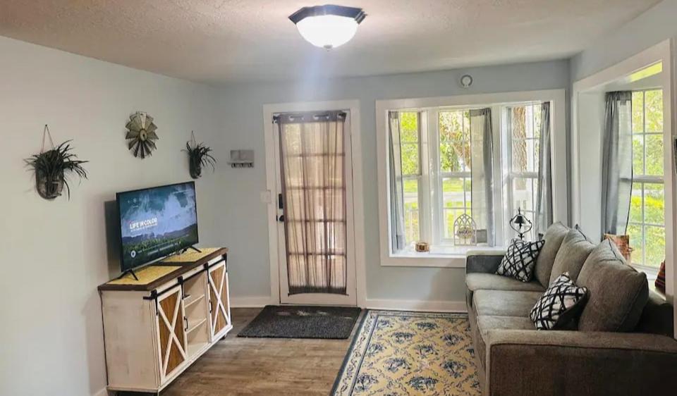 Laurel Vacations - Cici's Guest House - Property Image 2