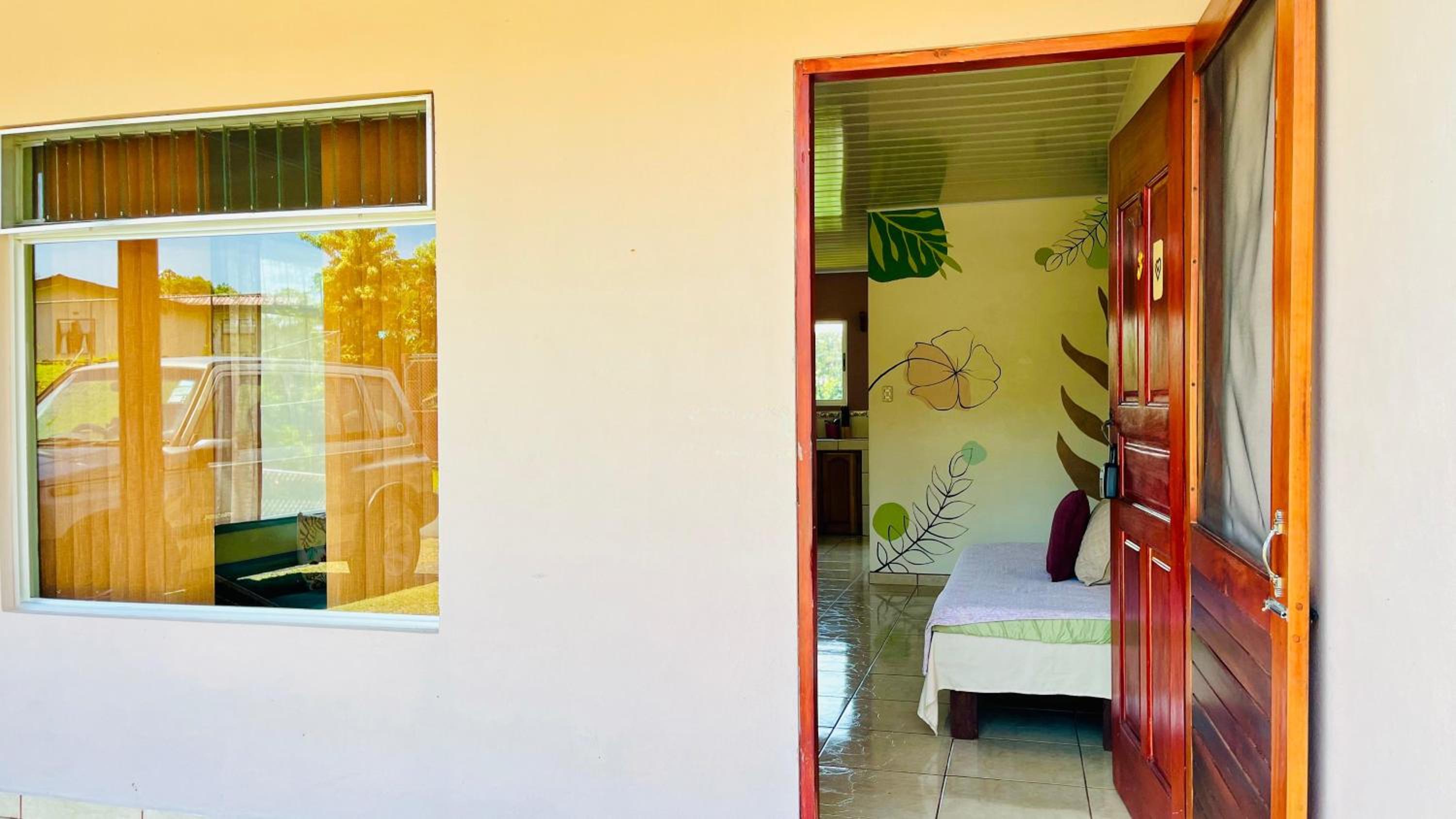 Charming Casa Aura, near lake Arenal in Nuevo arenal, pet friendly- Casas Airelibre