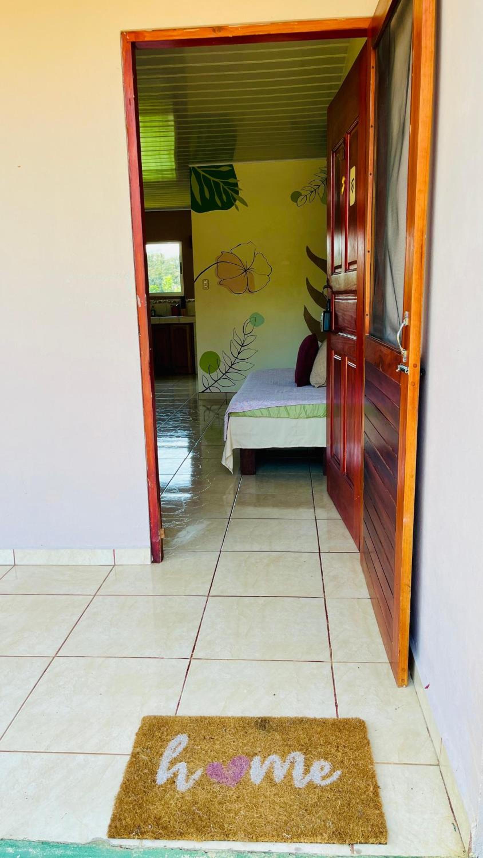 Charming Casa Aura, near lake Arenal in Nuevo arenal, pet friendly- Casas Airelibre