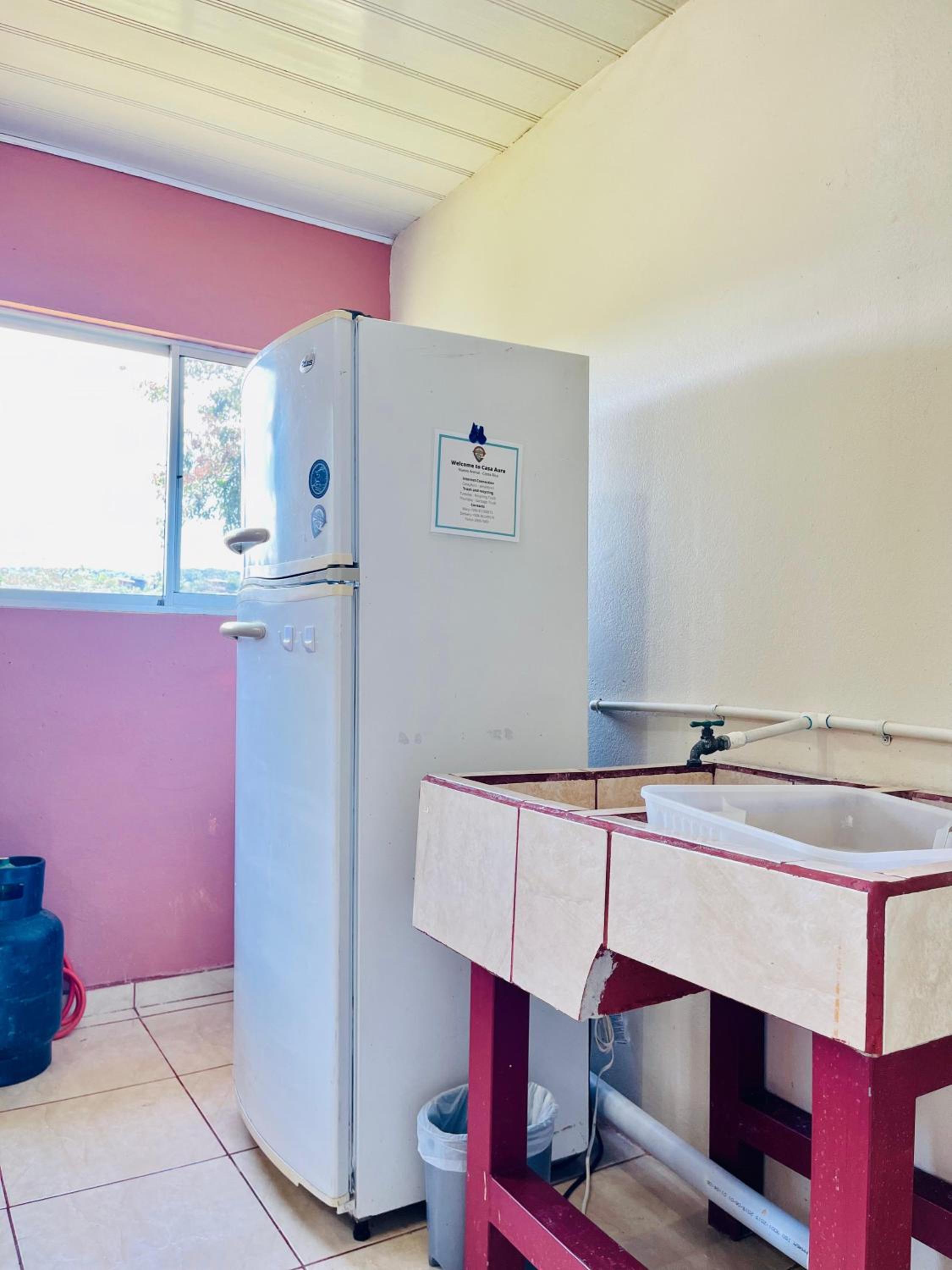 Charming Casa Aura, near lake Arenal in Nuevo arenal, pet friendly- Casas Airelibre