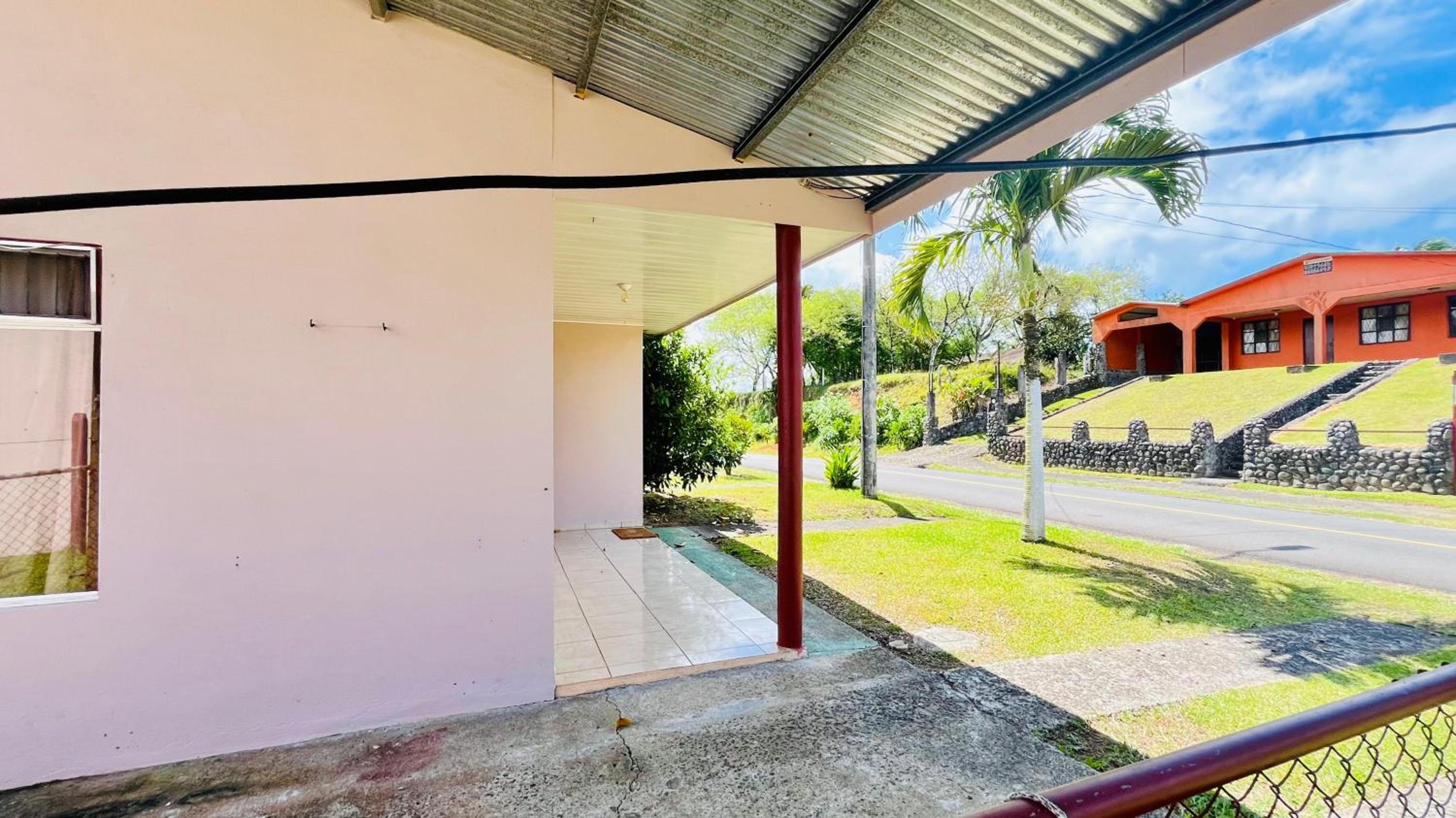 Charming Casa Aura, near lake Arenal in Nuevo arenal, pet friendly- Casas Airelibre